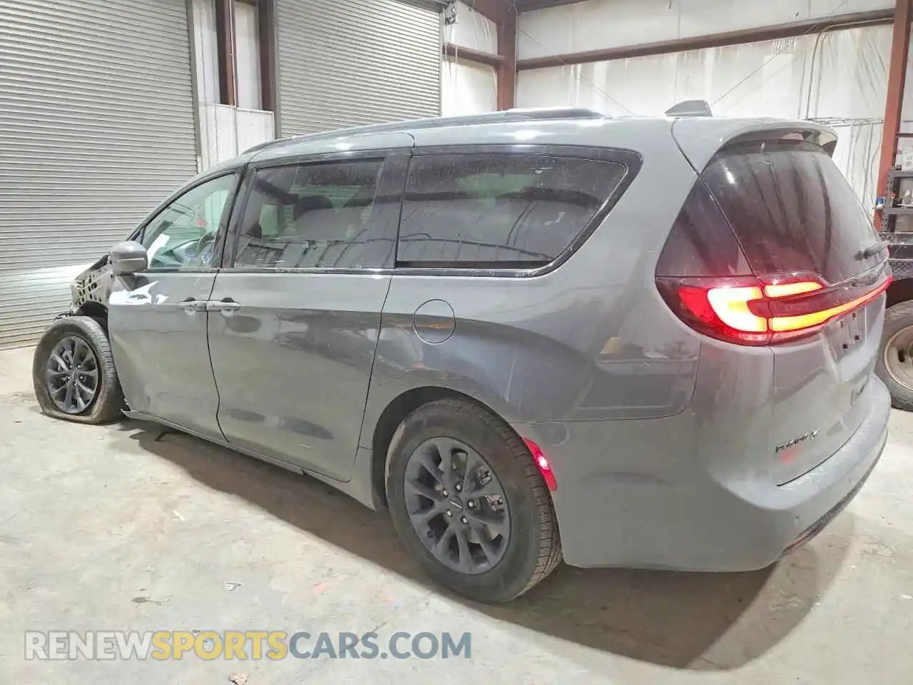 2 Photograph of a damaged car 2C4RC3BG8NR135119 CHRYSLER PACIFICA 2022