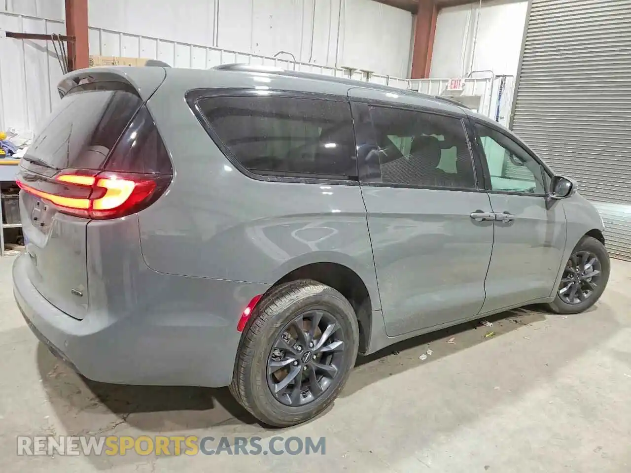 3 Photograph of a damaged car 2C4RC3BG8NR135119 CHRYSLER PACIFICA 2022