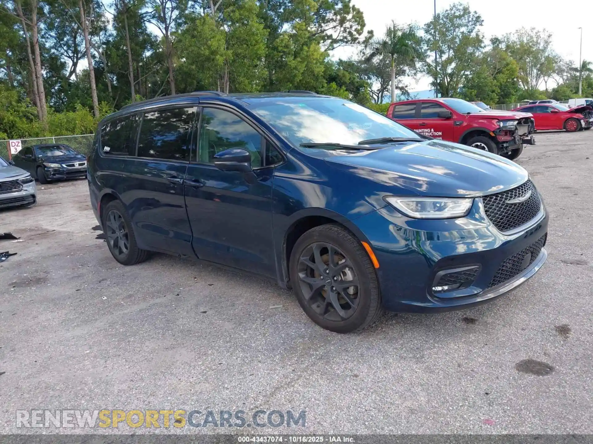1 Photograph of a damaged car 2C4RC3GG3NR202900 CHRYSLER PACIFICA 2022