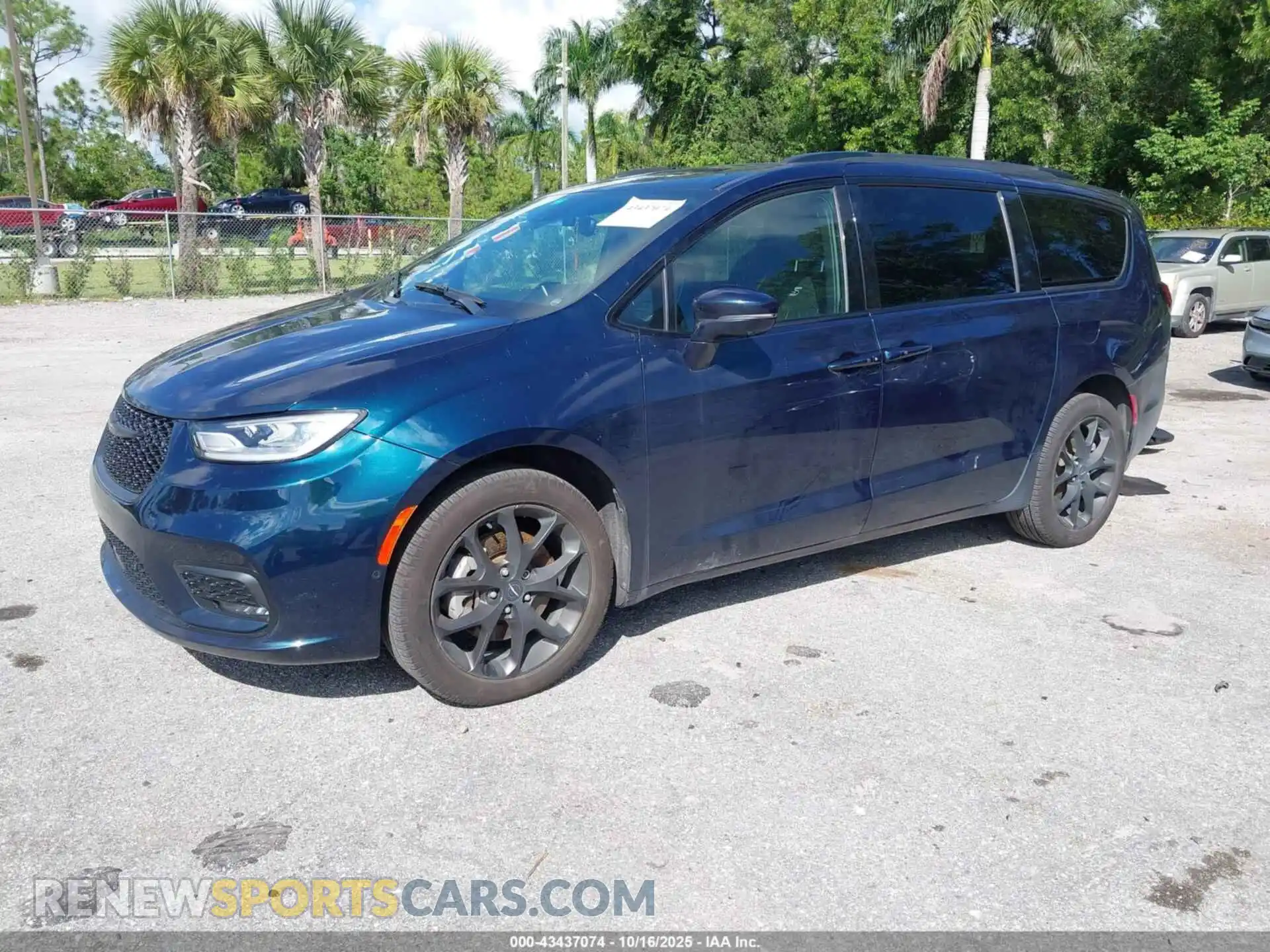 2 Photograph of a damaged car 2C4RC3GG3NR202900 CHRYSLER PACIFICA 2022