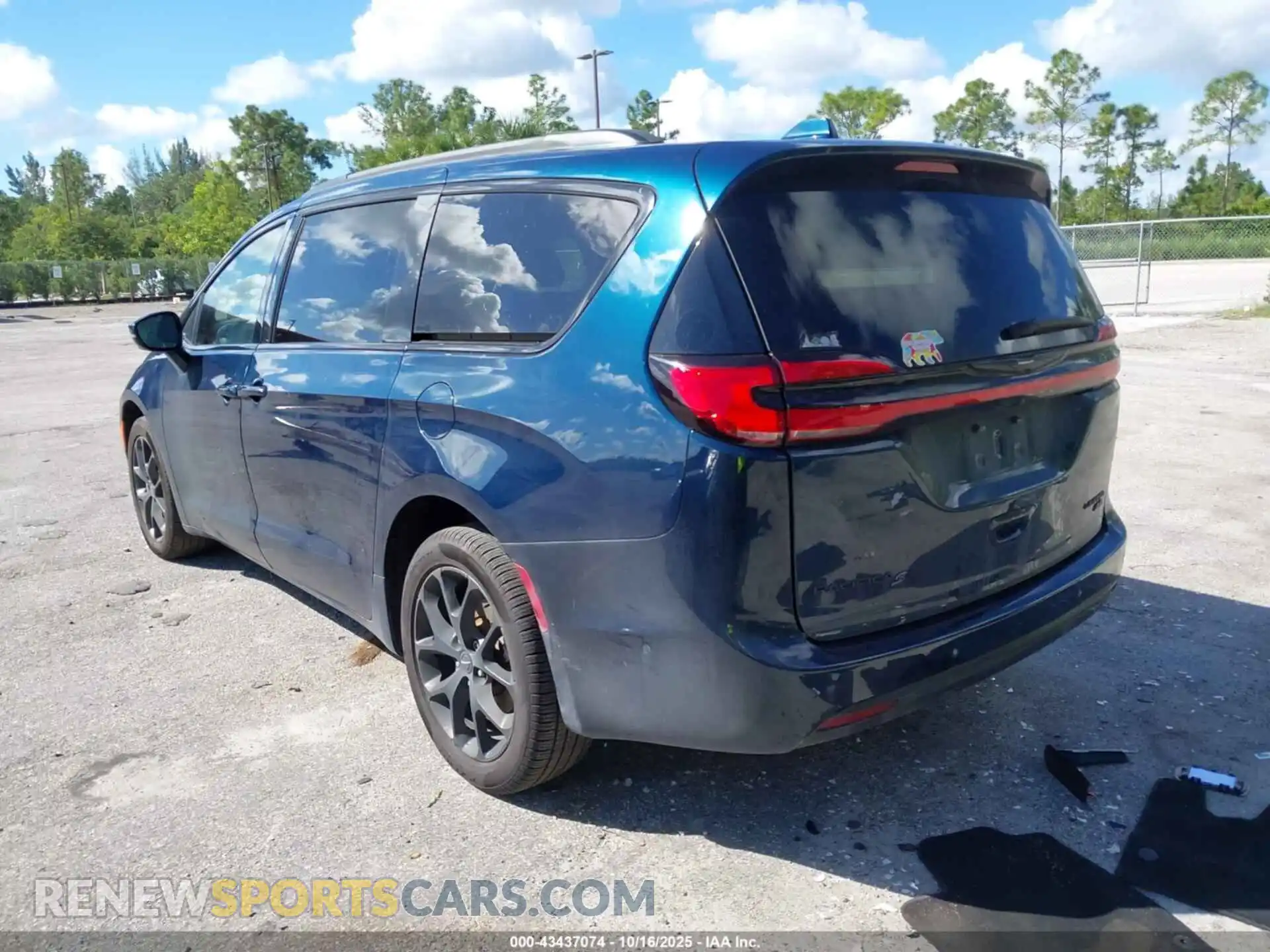 3 Photograph of a damaged car 2C4RC3GG3NR202900 CHRYSLER PACIFICA 2022