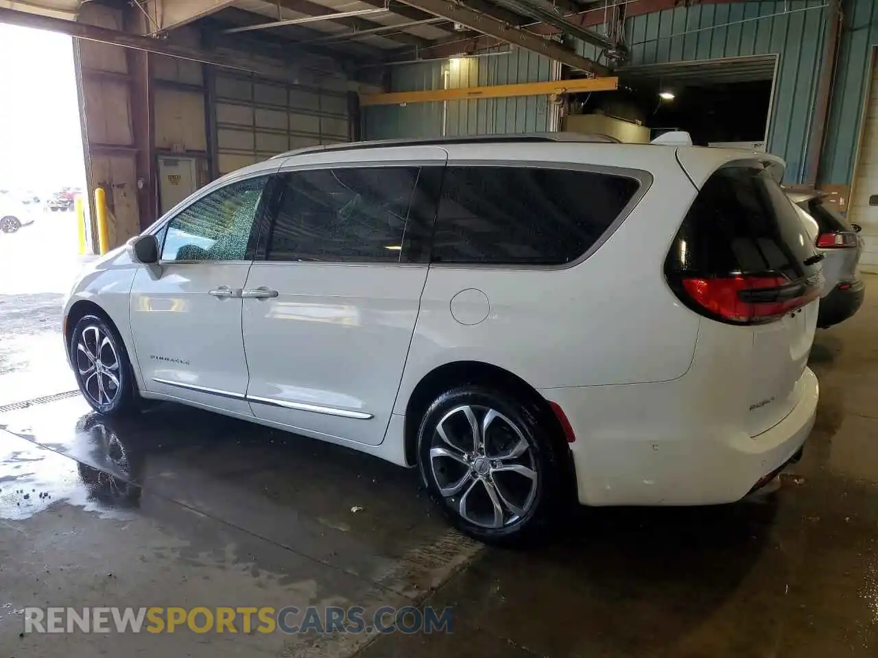 2 Photograph of a damaged car 2C4RC3PGXNR180345 CHRYSLER PACIFICA 2022