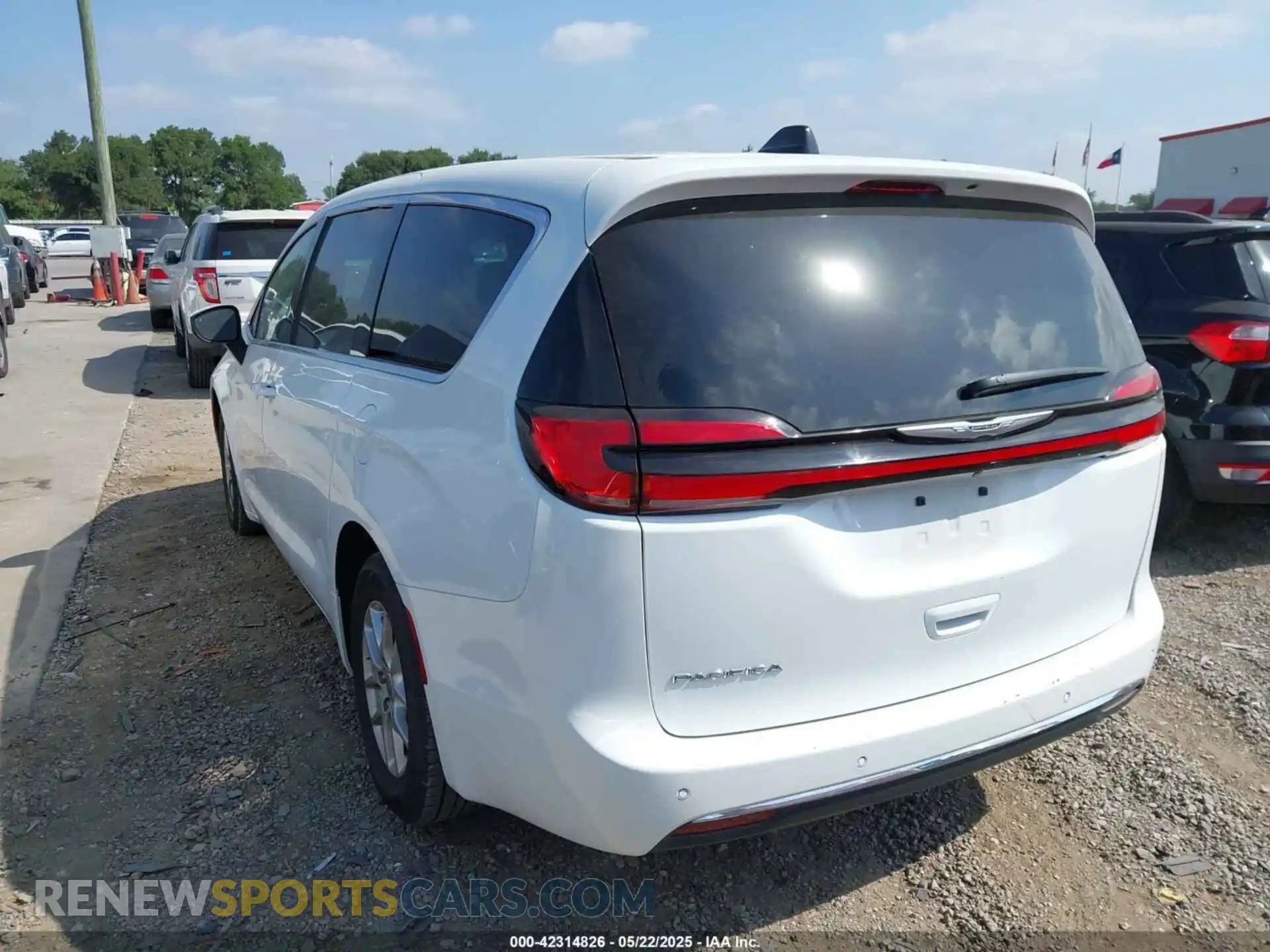 3 Photograph of a damaged car 2C4RC1BG0PR616490 CHRYSLER PACIFICA 2023