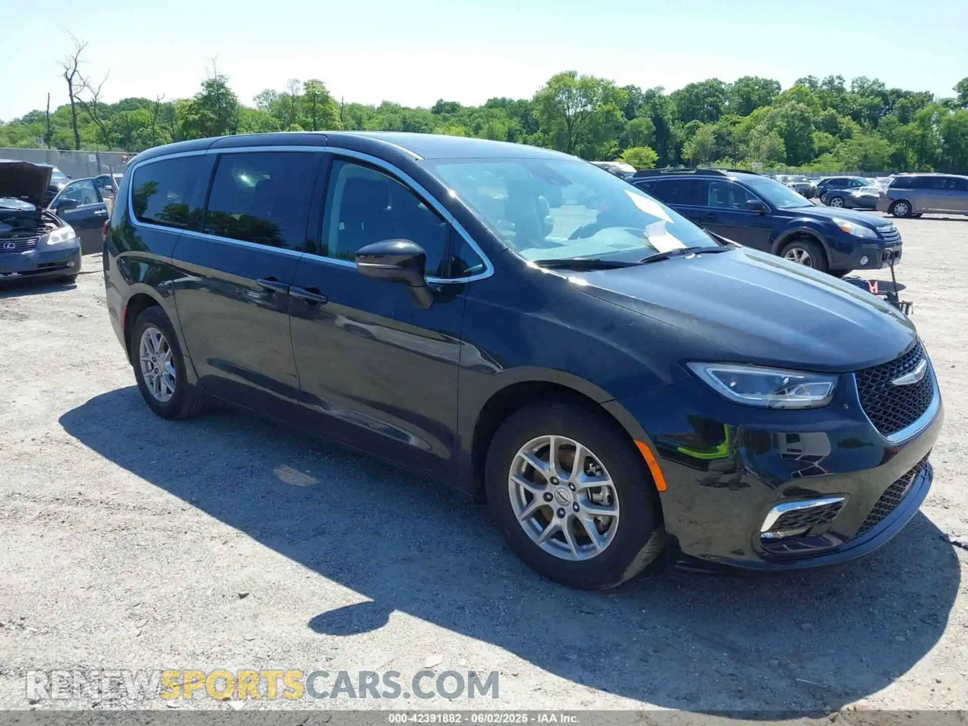 1 Photograph of a damaged car 2C4RC1BG1PR509366 CHRYSLER PACIFICA 2023