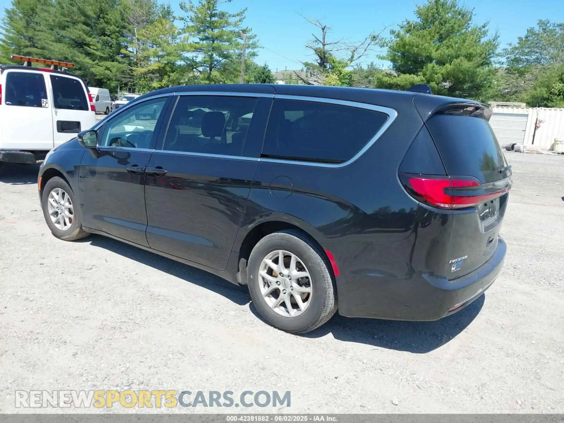 3 Photograph of a damaged car 2C4RC1BG1PR509366 CHRYSLER PACIFICA 2023