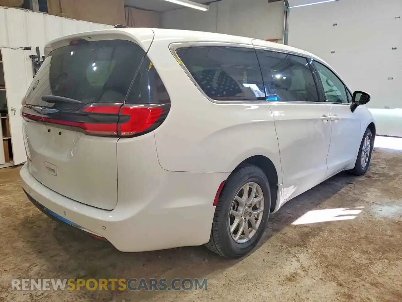 3 Photograph of a damaged car 2C4RC1BG1PR529018 CHRYSLER PACIFICA 2023