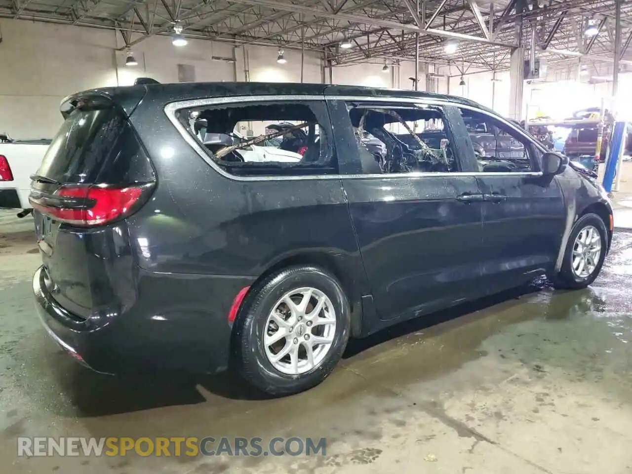 3 Фотография поврежденного автомобиля 2C4RC1BG1PR581555 CHRYSLER PACIFICA 2023