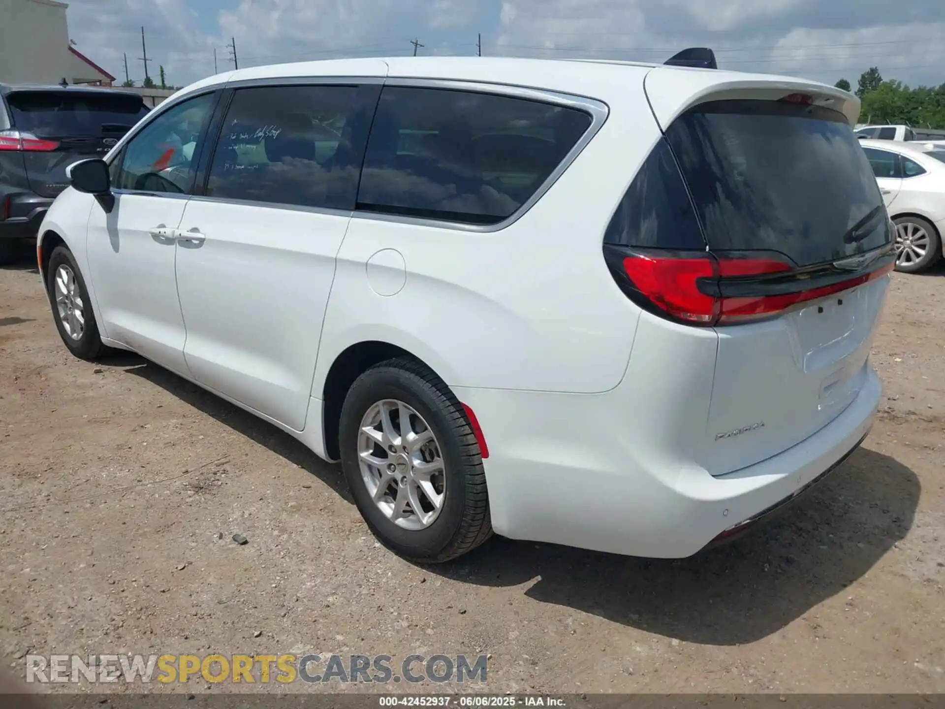 3 Photograph of a damaged car 2C4RC1BG1PR620662 CHRYSLER PACIFICA 2023
