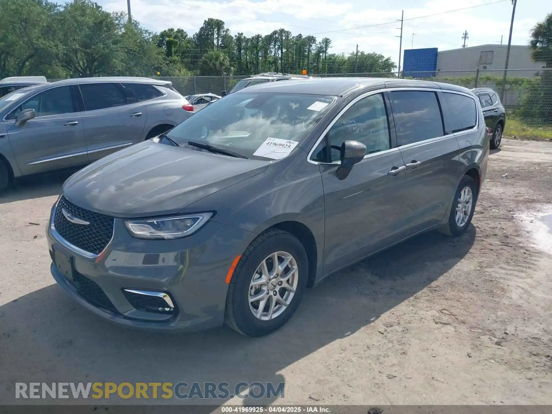 2 Photograph of a damaged car 2C4RC1BG2PR586148 CHRYSLER PACIFICA 2023