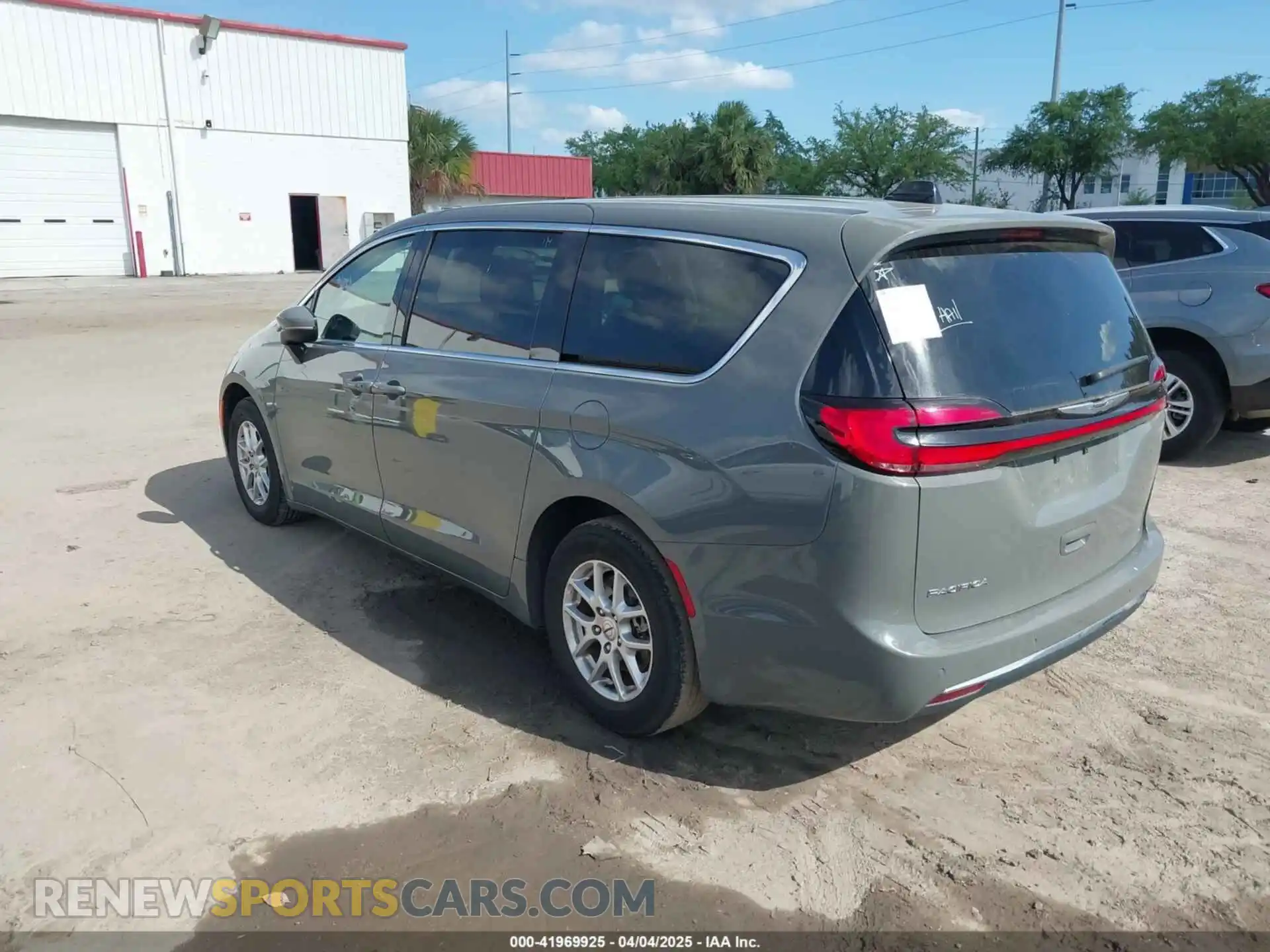 3 Photograph of a damaged car 2C4RC1BG2PR586148 CHRYSLER PACIFICA 2023