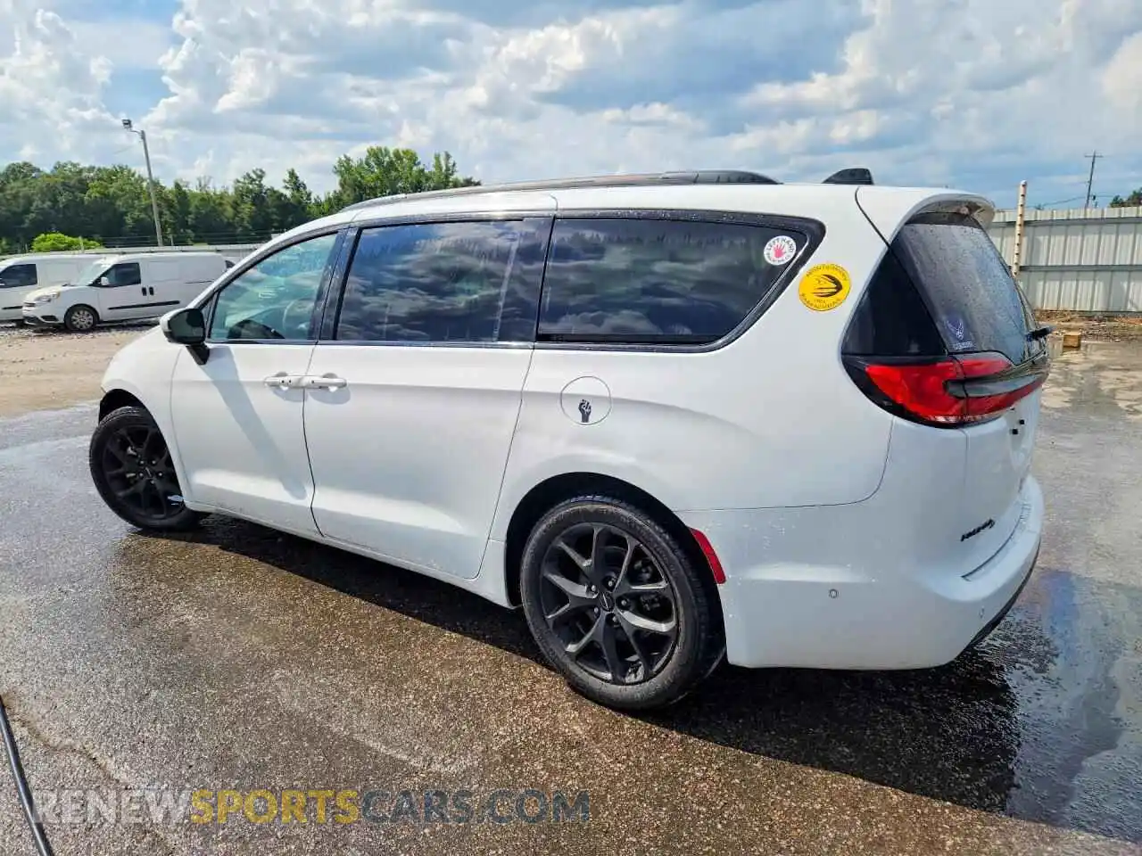 2 Photograph of a damaged car 2C4RC1BG3PR513015 CHRYSLER PACIFICA 2023