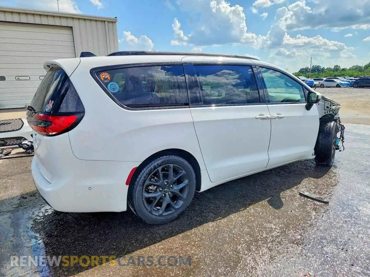 3 Photograph of a damaged car 2C4RC1BG3PR513015 CHRYSLER PACIFICA 2023