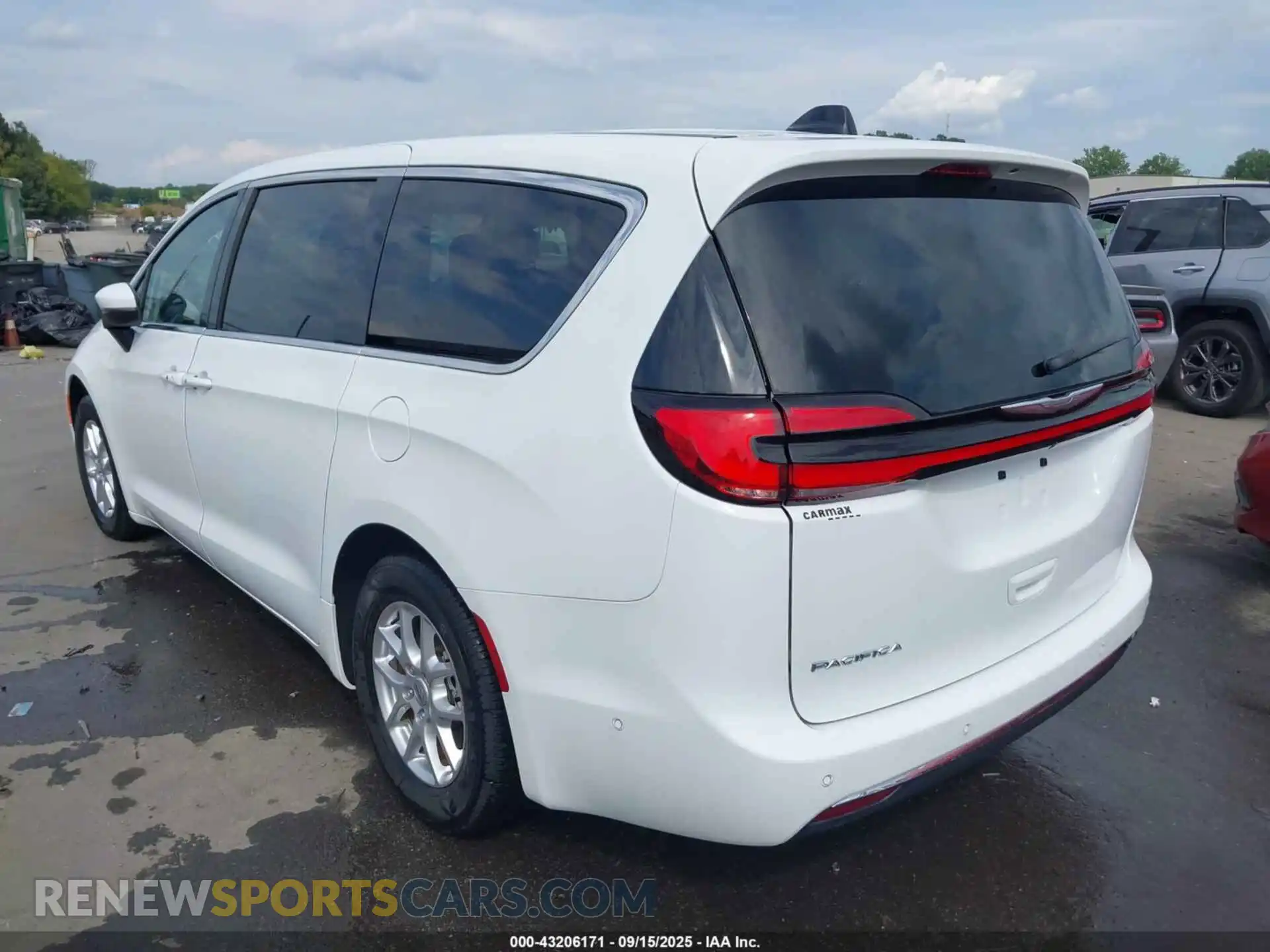3 Photograph of a damaged car 2C4RC1BG3PR516920 CHRYSLER PACIFICA 2023
