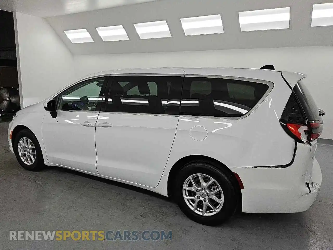 2 Photograph of a damaged car 2C4RC1BG3PR585865 CHRYSLER PACIFICA 2023