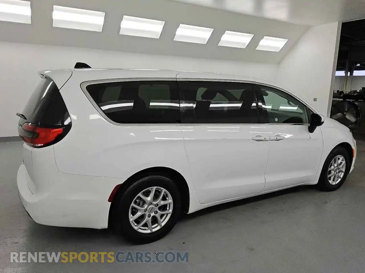 3 Photograph of a damaged car 2C4RC1BG3PR585865 CHRYSLER PACIFICA 2023