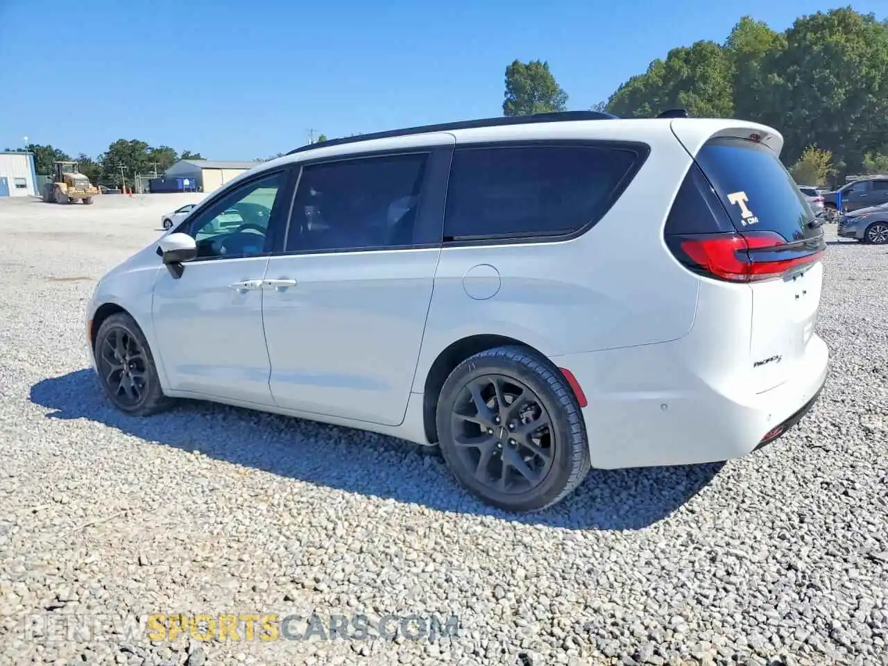 2 fotografías del automóvil dañado 2C4RC1BG3PR628570 CHRYSLER PACIFICA 2023