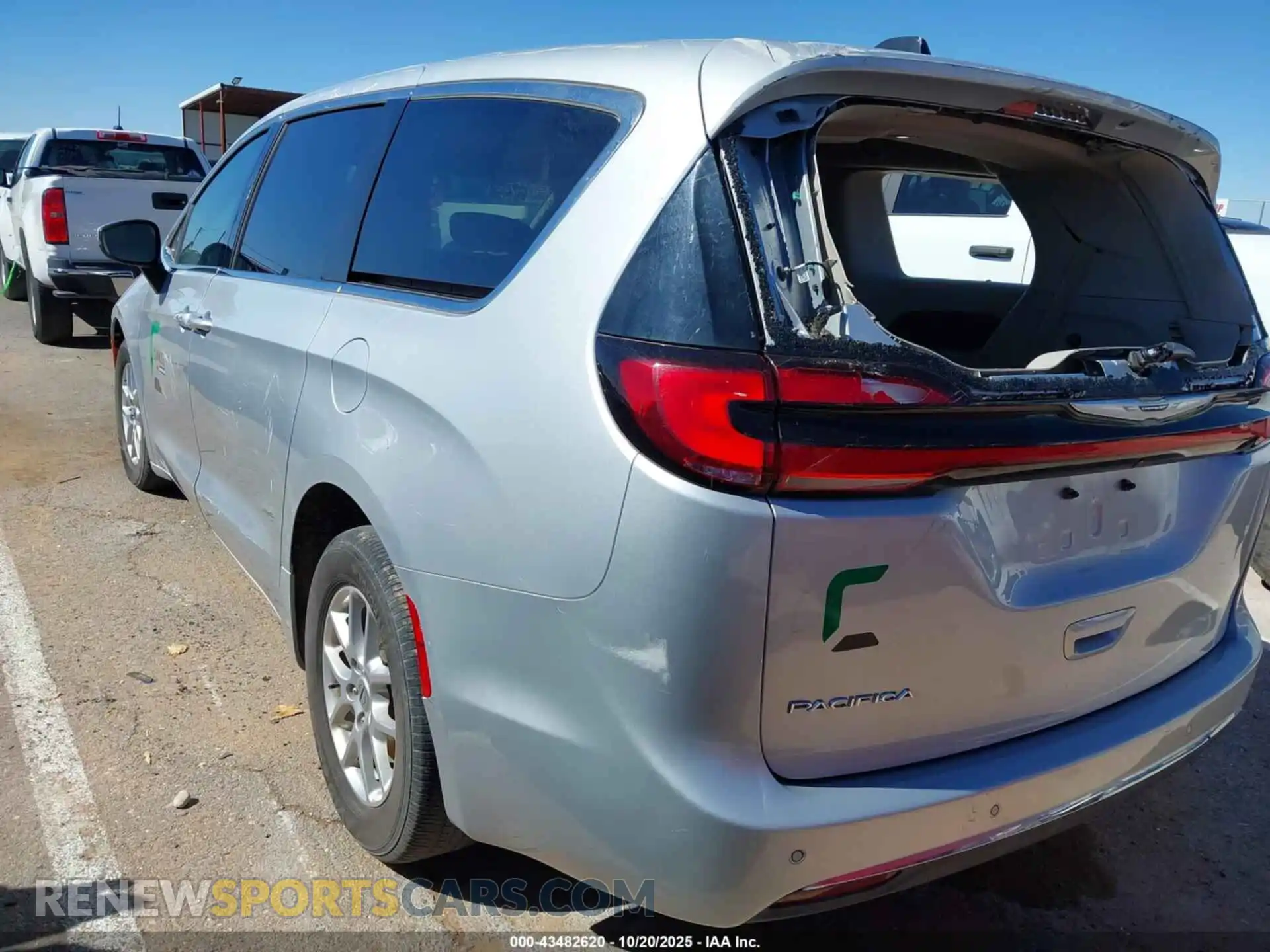 3 Photograph of a damaged car 2C4RC1BG4PR560943 CHRYSLER PACIFICA 2023