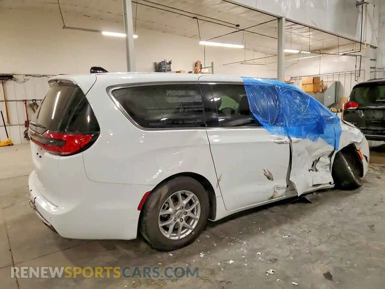 3 Photograph of a damaged car 2C4RC1BG5PR515459 CHRYSLER PACIFICA 2023