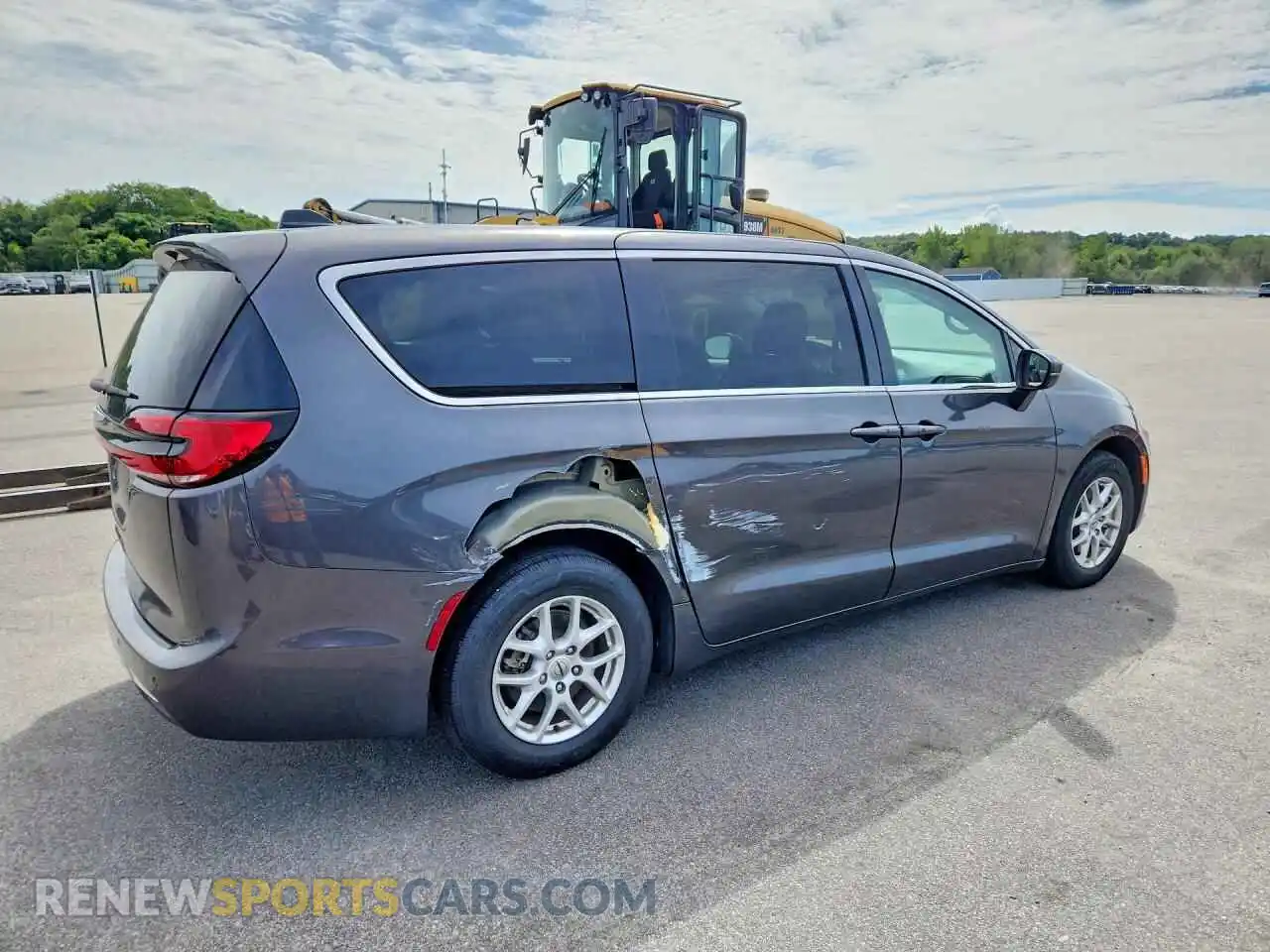 3 Фотография поврежденного автомобиля 2C4RC1BG5PR546758 CHRYSLER PACIFICA 2023