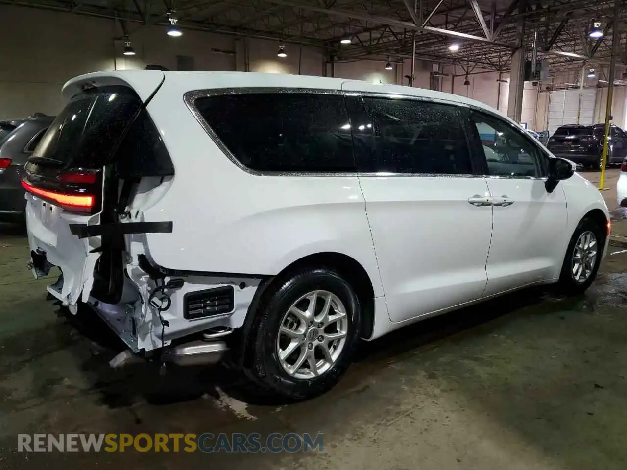 3 Photograph of a damaged car 2C4RC1BG5PR596656 CHRYSLER PACIFICA 2023