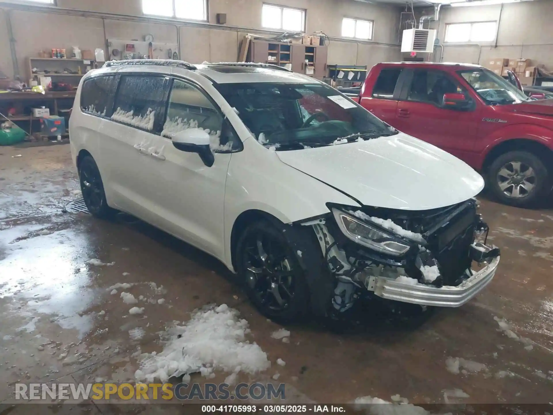1 Photograph of a damaged car 2C4RC1BG5PR598505 CHRYSLER PACIFICA 2023
