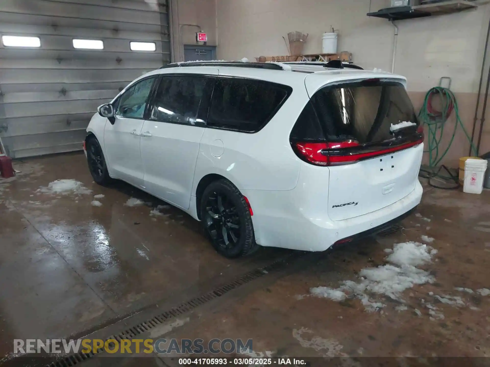 3 Photograph of a damaged car 2C4RC1BG5PR598505 CHRYSLER PACIFICA 2023