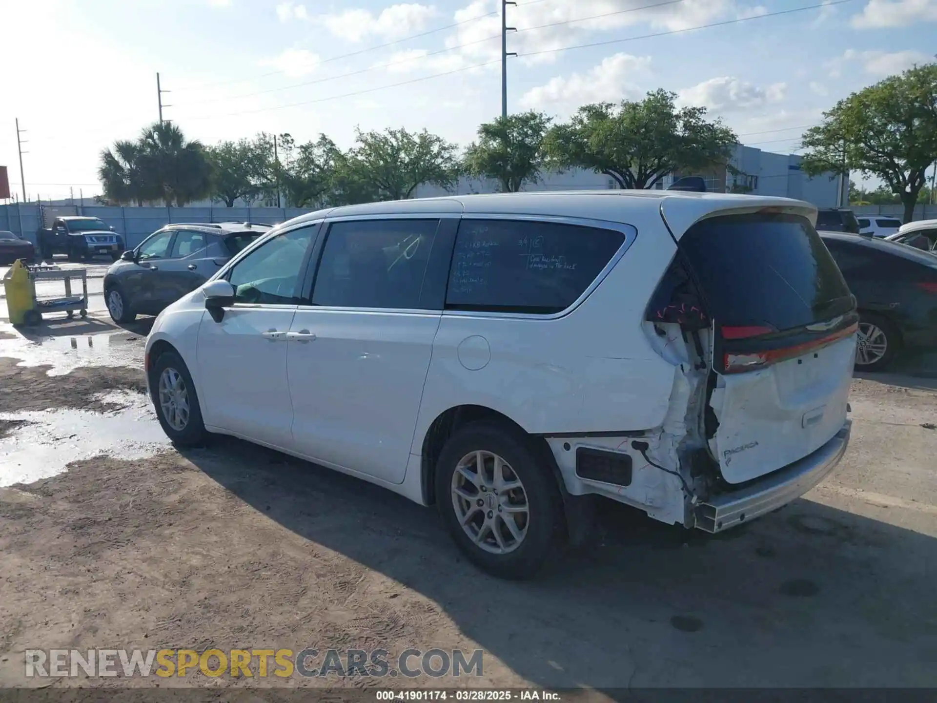 3 Photograph of a damaged car 2C4RC1BG5PR606554 CHRYSLER PACIFICA 2023