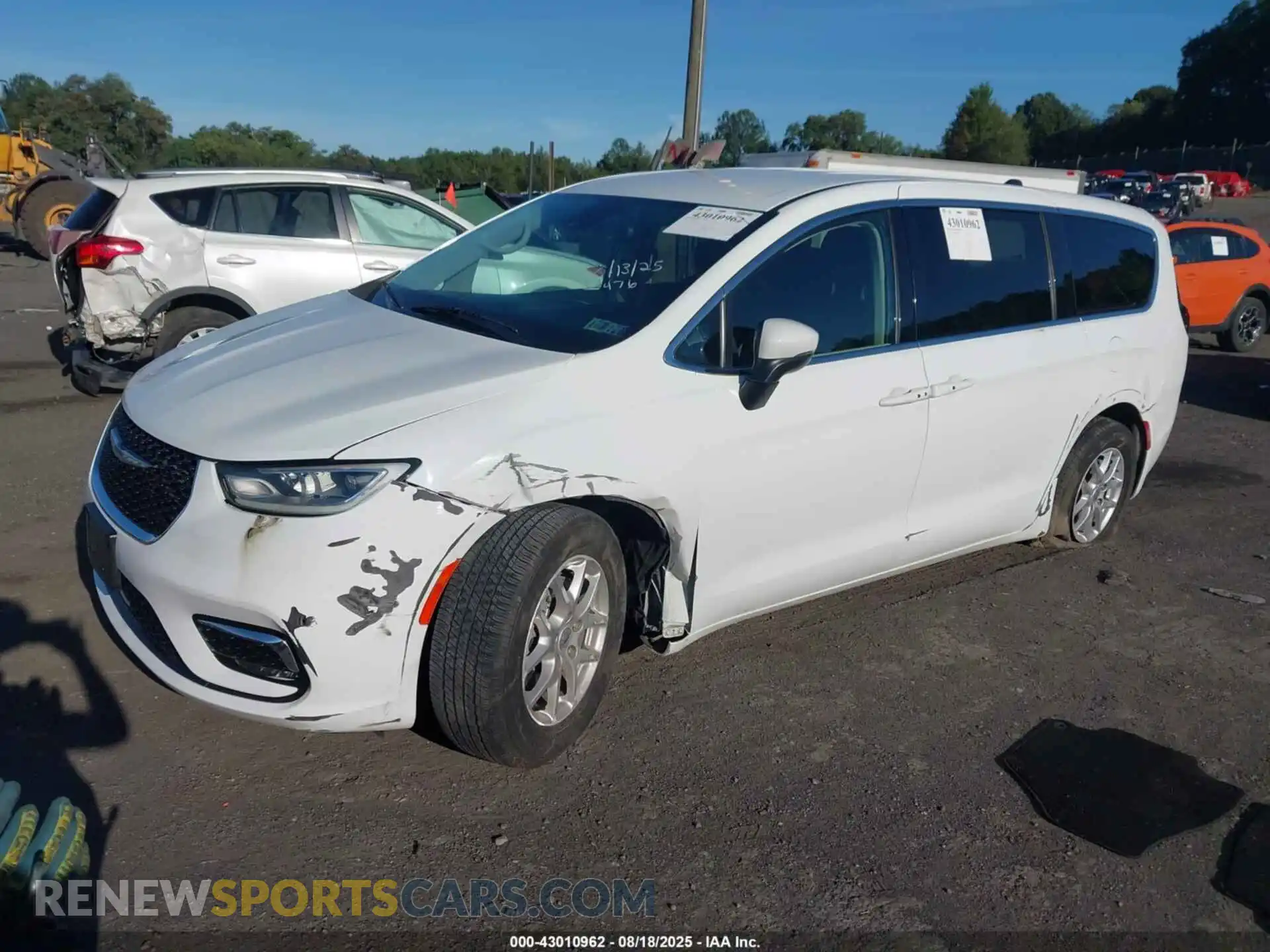 2 Photograph of a damaged car 2C4RC1BG5PR613147 CHRYSLER PACIFICA 2023