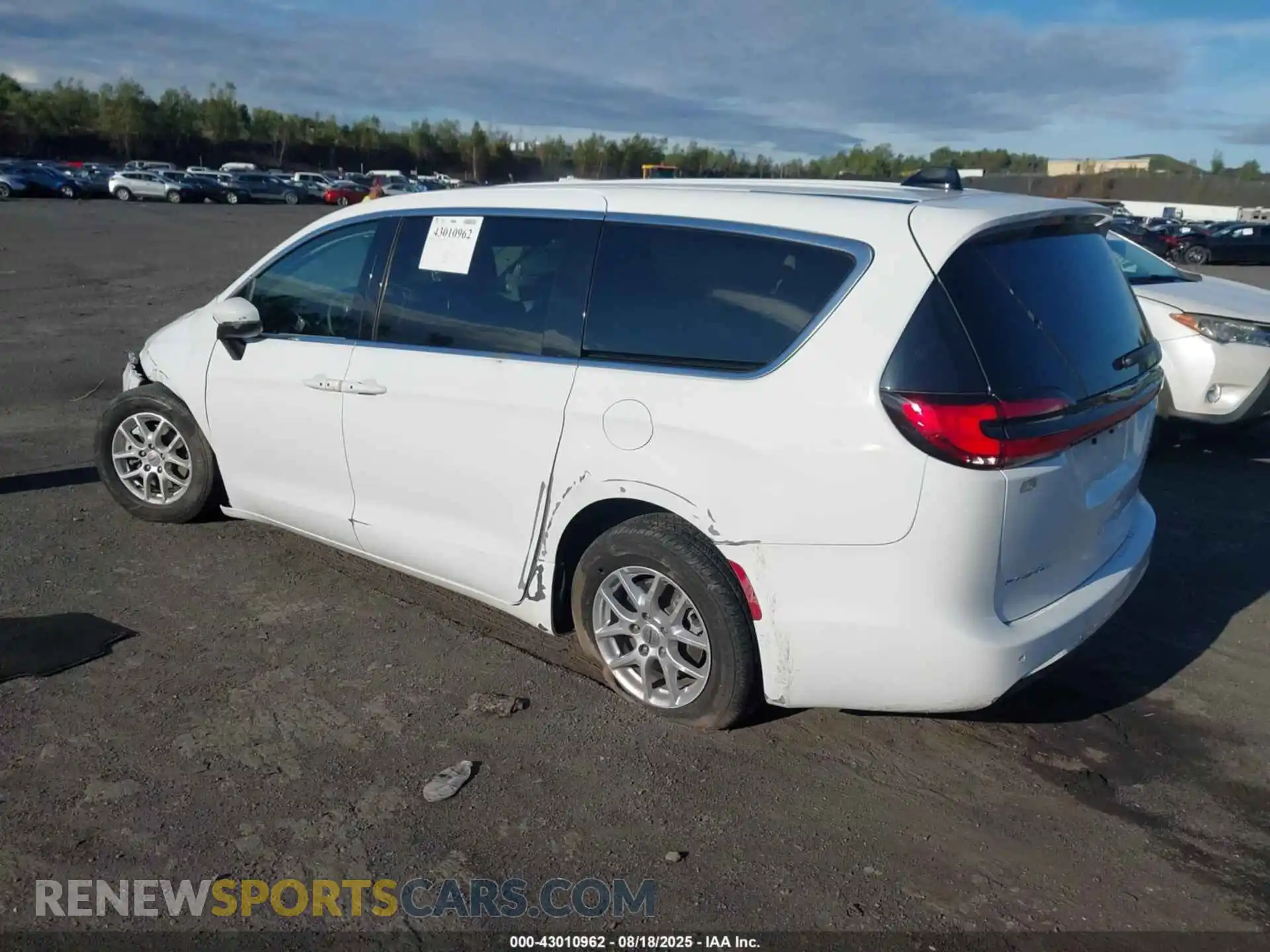 3 Photograph of a damaged car 2C4RC1BG5PR613147 CHRYSLER PACIFICA 2023