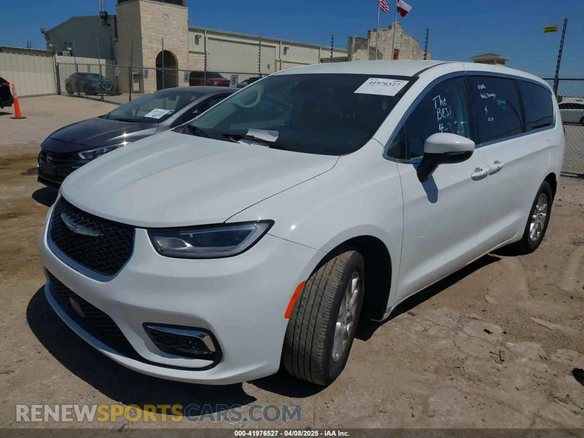 2 fotografías del automóvil dañado 2C4RC1BG6PR581390 CHRYSLER PACIFICA 2023