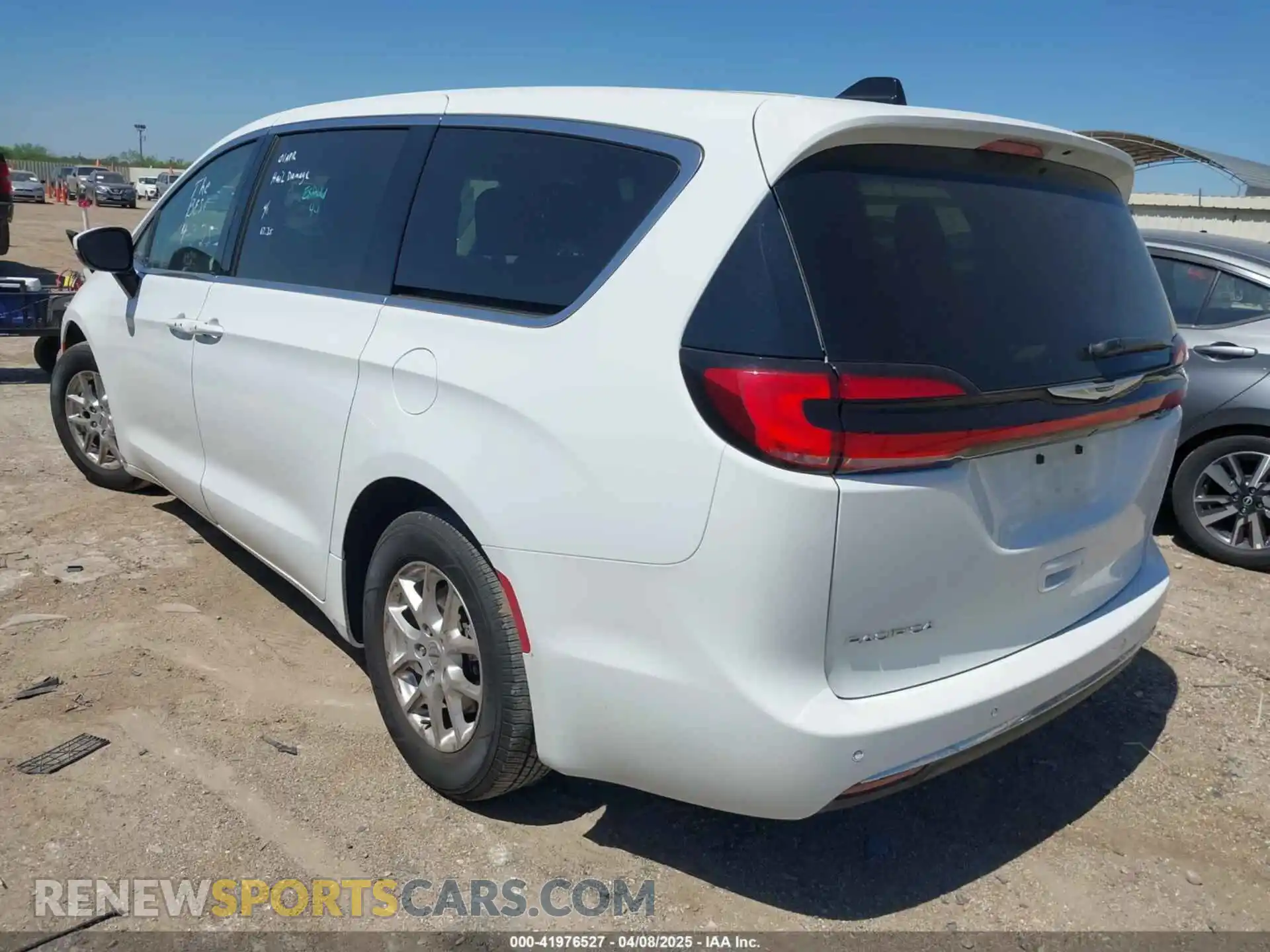 3 fotografías del automóvil dañado 2C4RC1BG6PR581390 CHRYSLER PACIFICA 2023