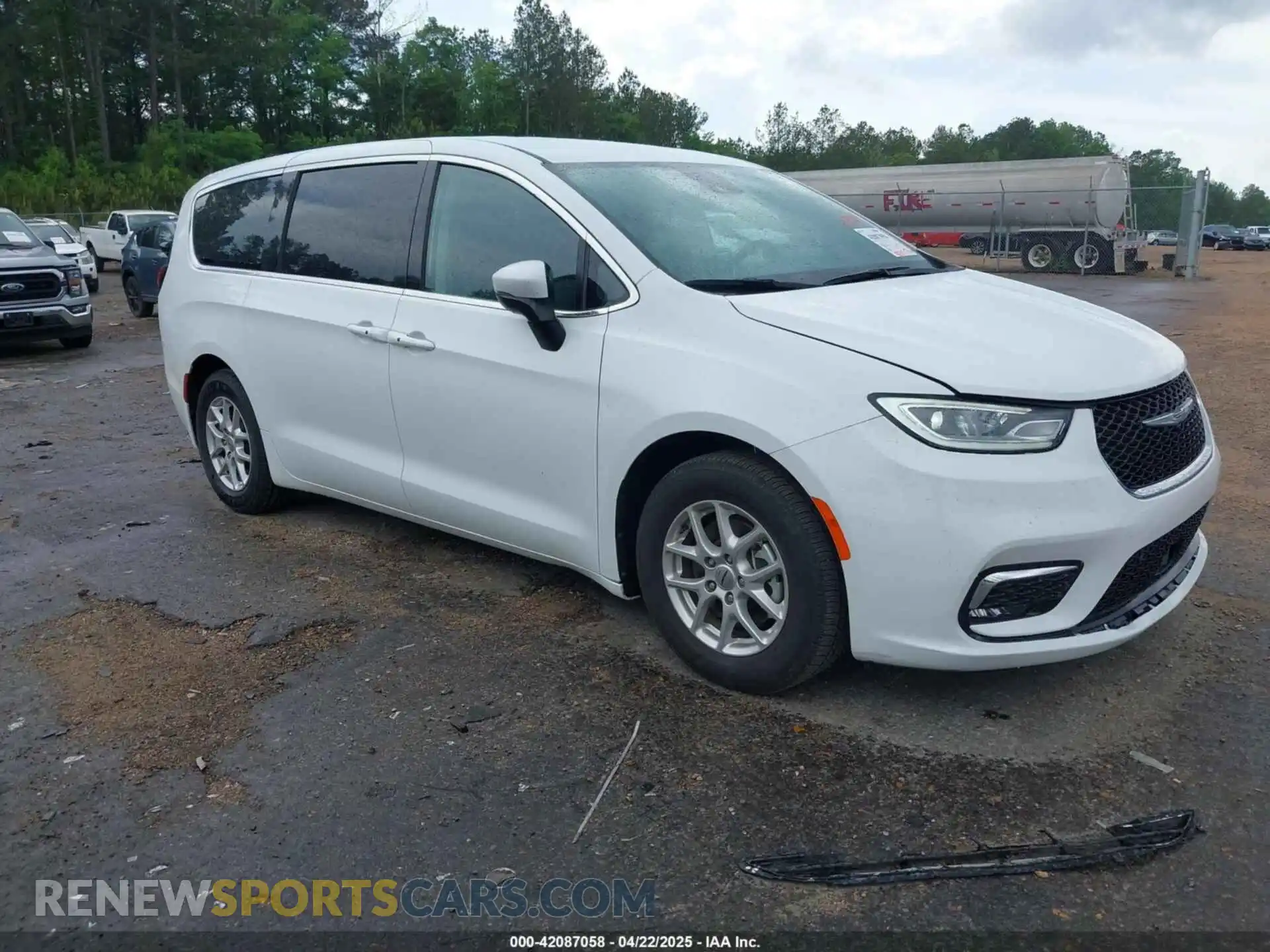 1 Photograph of a damaged car 2C4RC1BG6PR591319 CHRYSLER PACIFICA 2023