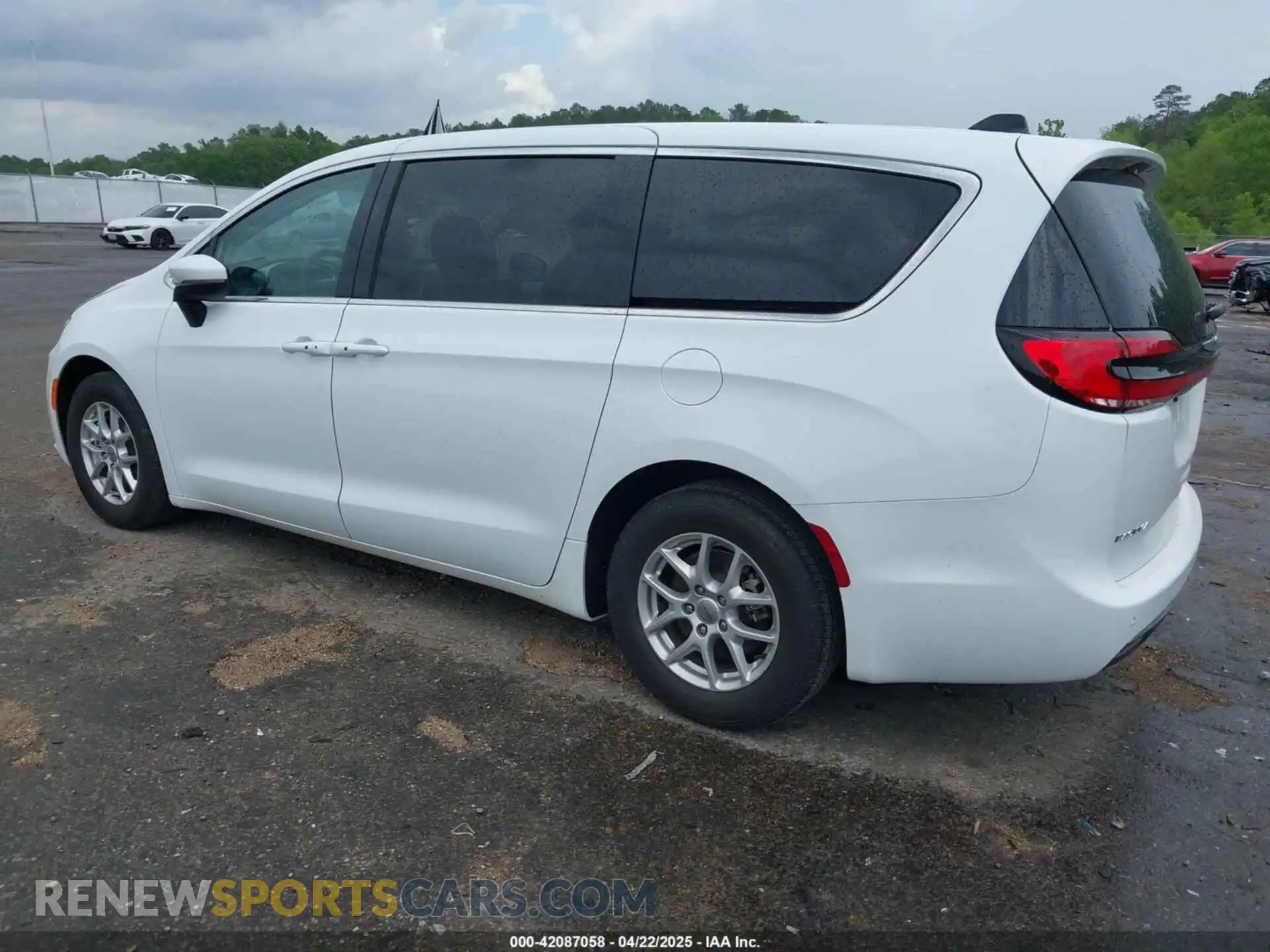 3 Photograph of a damaged car 2C4RC1BG6PR591319 CHRYSLER PACIFICA 2023