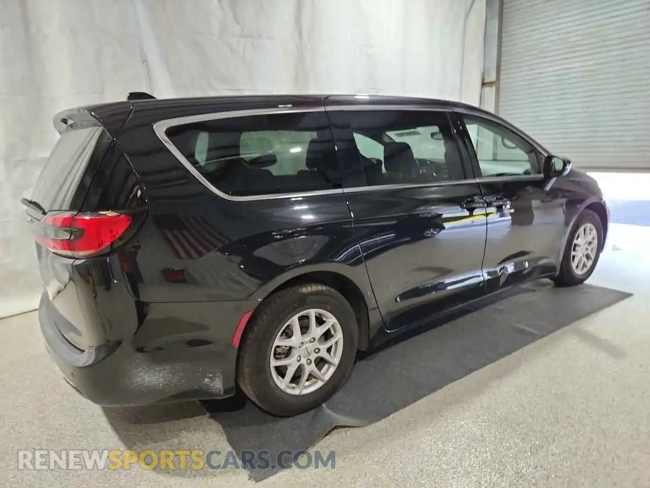 3 Photograph of a damaged car 2C4RC1BG6PR597122 CHRYSLER PACIFICA 2023
