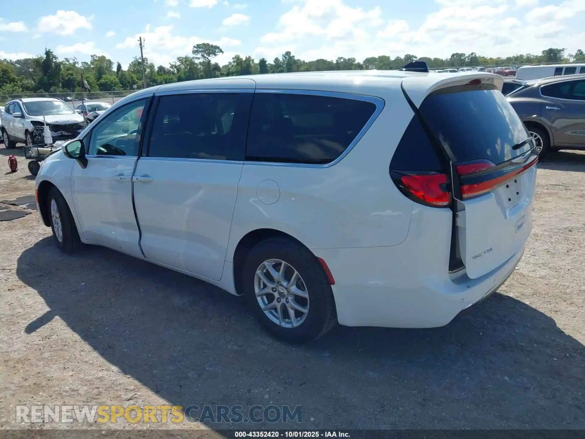 3 Photograph of a damaged car 2C4RC1BG7PR508187 CHRYSLER PACIFICA 2023