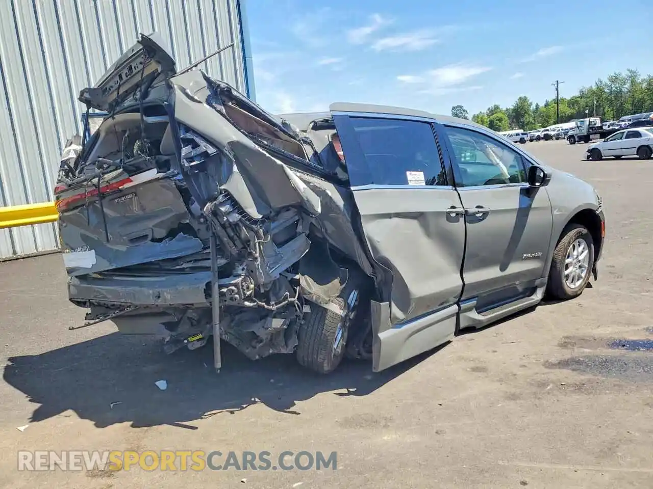 3 Photograph of a damaged car 2C4RC1BG7PR582581 CHRYSLER PACIFICA 2023