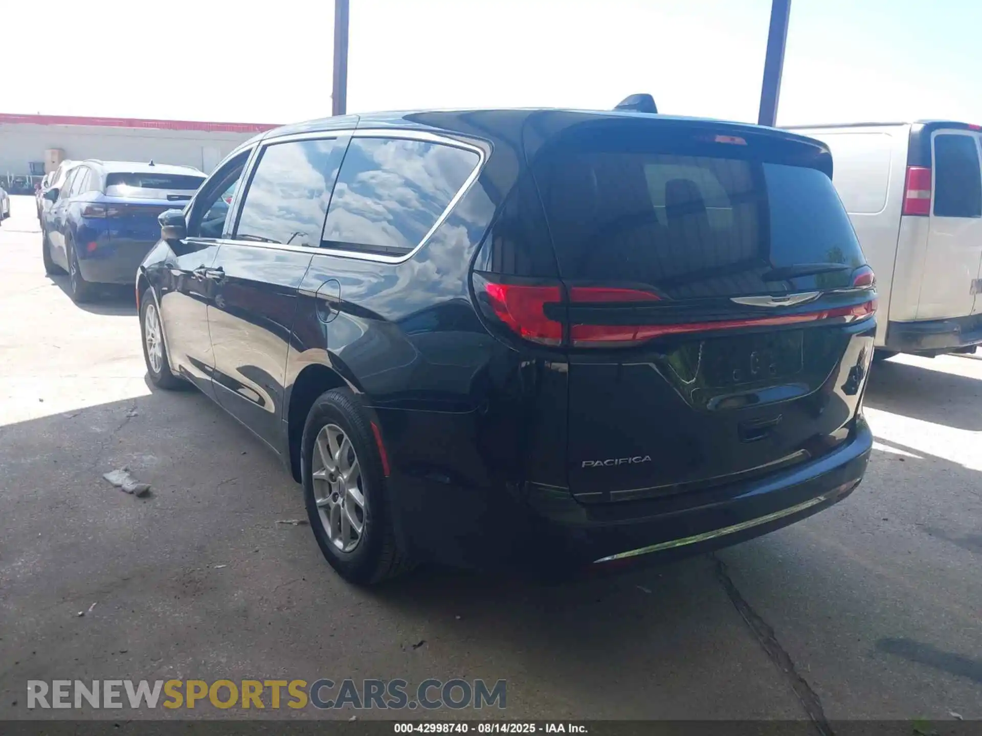 3 Photograph of a damaged car 2C4RC1BG7PR590695 CHRYSLER PACIFICA 2023