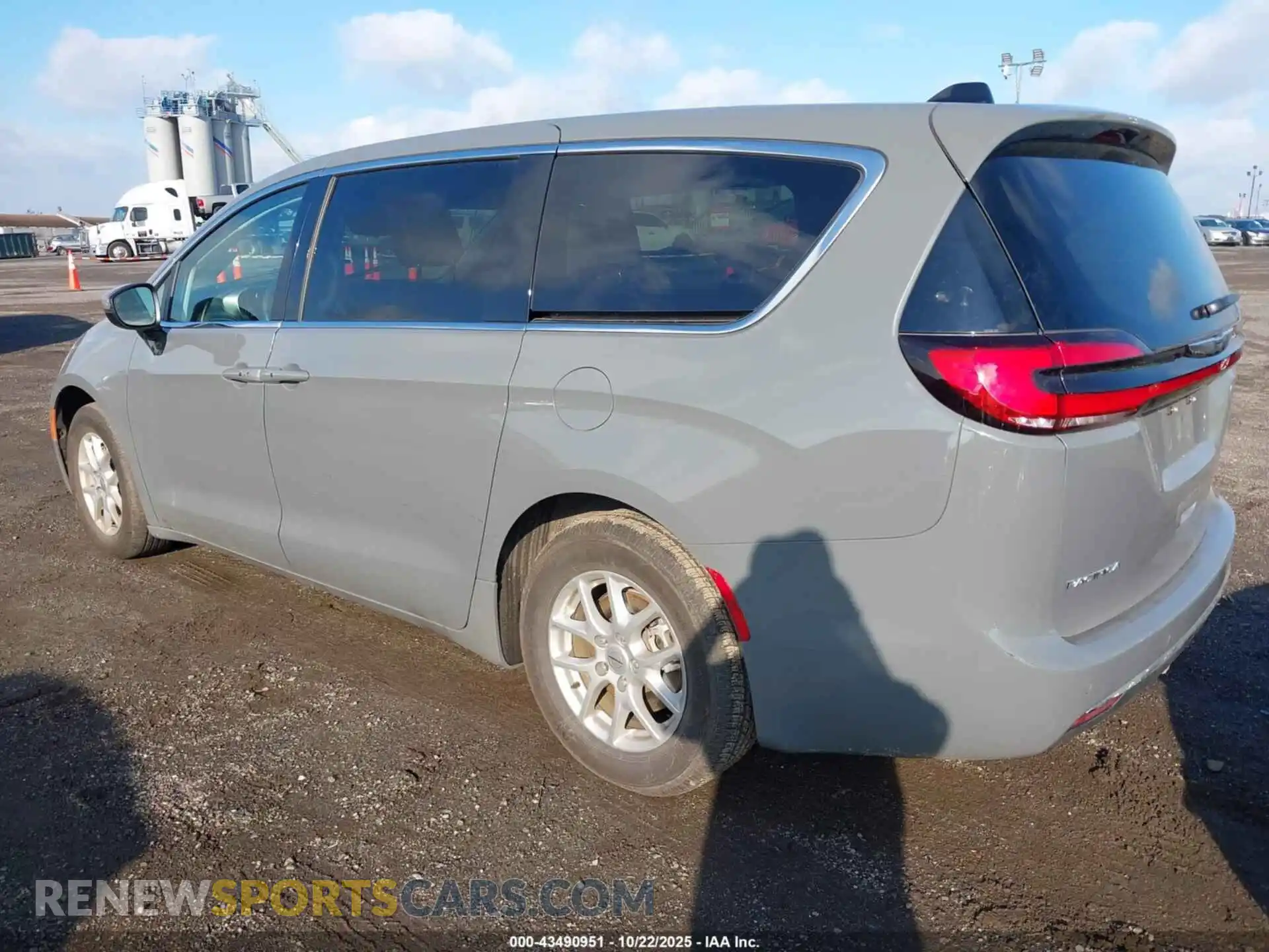 3 Photograph of a damaged car 2C4RC1BG8PR505573 CHRYSLER PACIFICA 2023