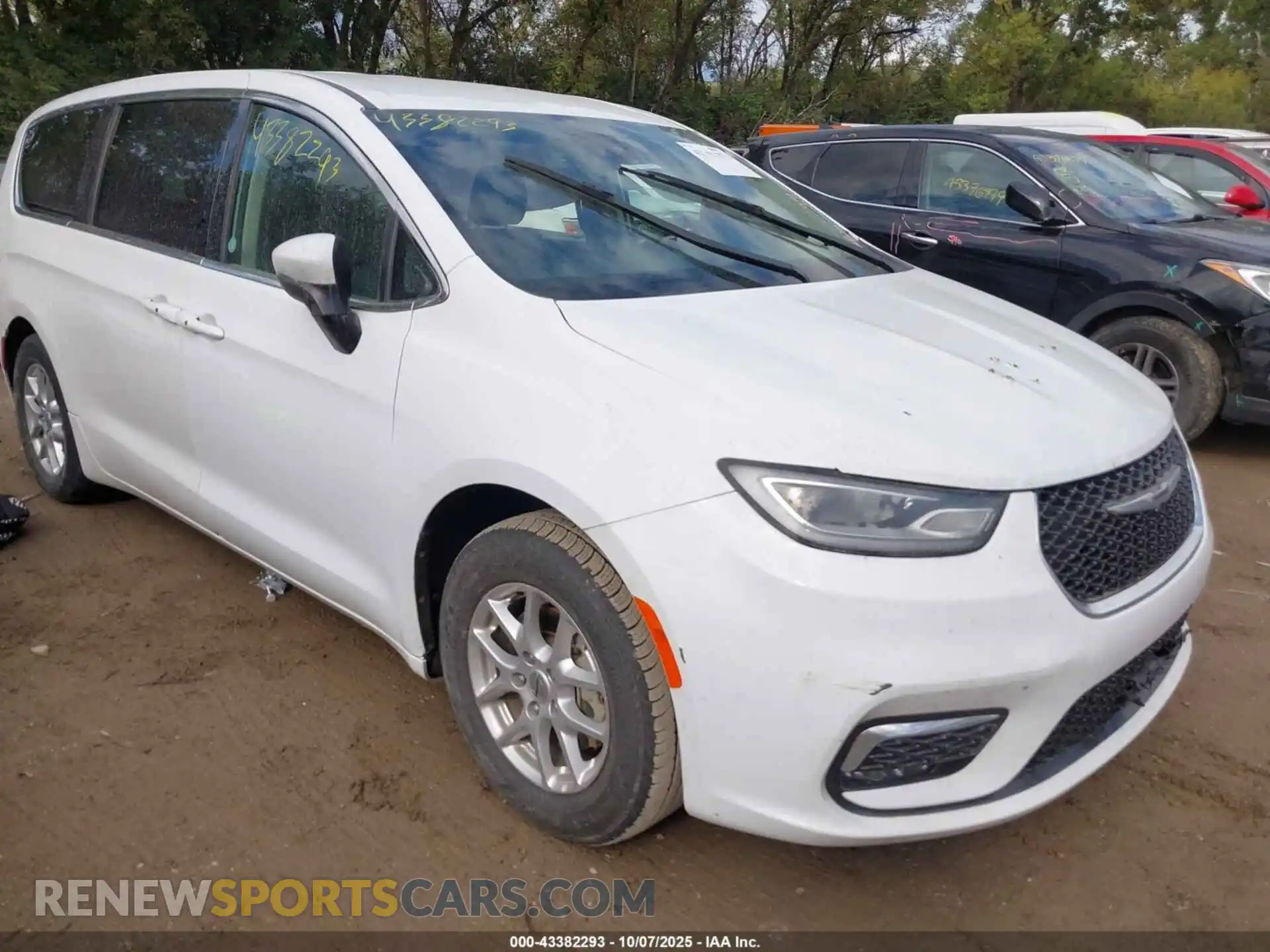 1 Photograph of a damaged car 2C4RC1BG8PR515875 CHRYSLER PACIFICA 2023