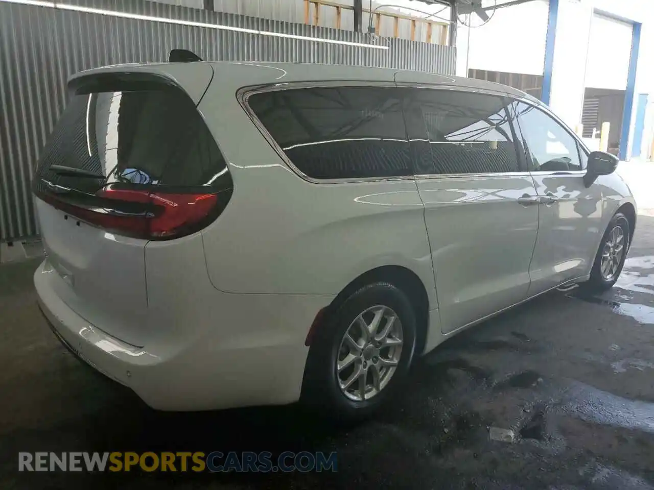 3 Photograph of a damaged car 2C4RC1BG8PR530425 CHRYSLER PACIFICA 2023