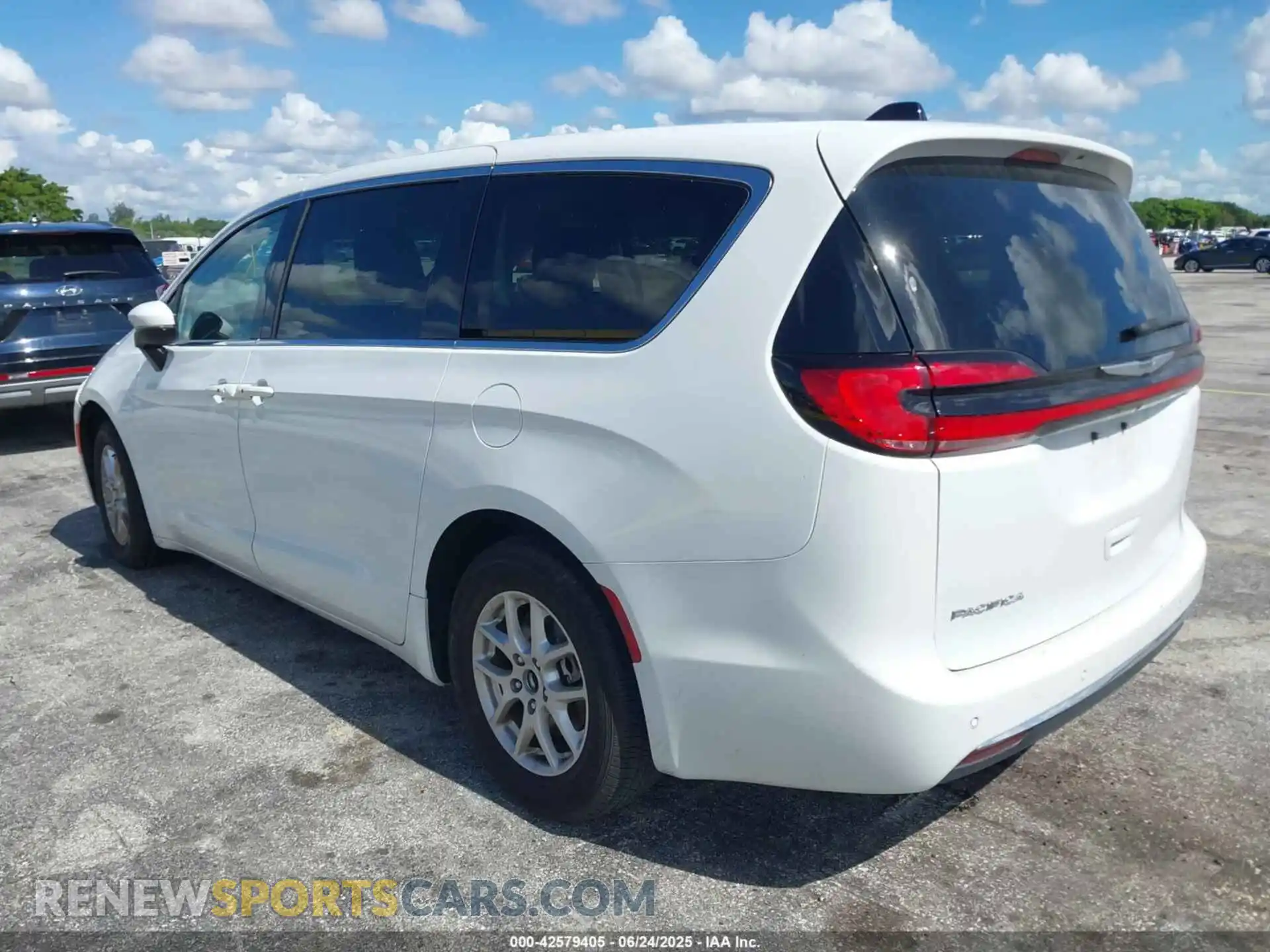 3 fotografías del automóvil dañado 2C4RC1BG8PR566745 CHRYSLER PACIFICA 2023