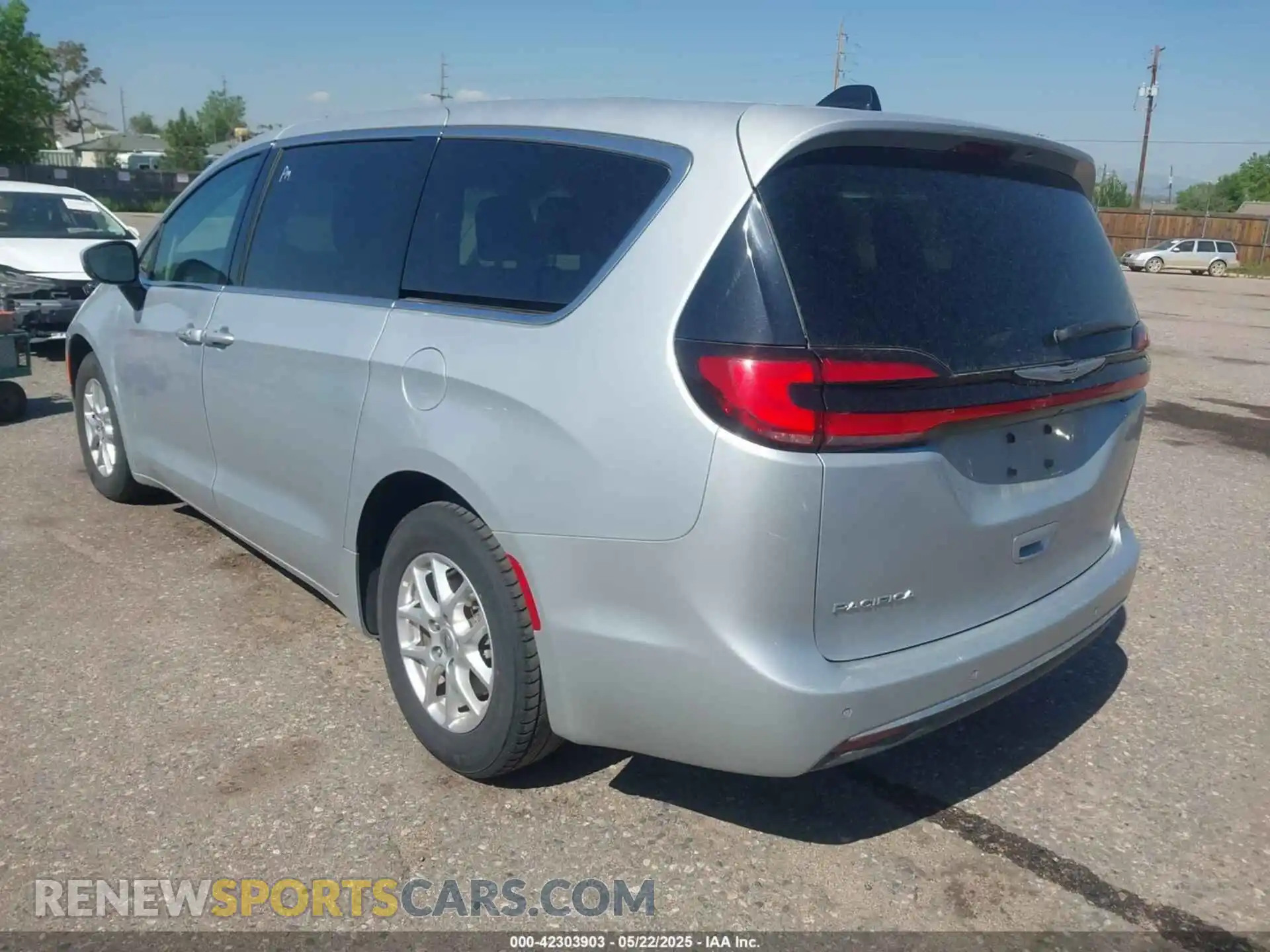 3 Photograph of a damaged car 2C4RC1BG8PR586669 CHRYSLER PACIFICA 2023