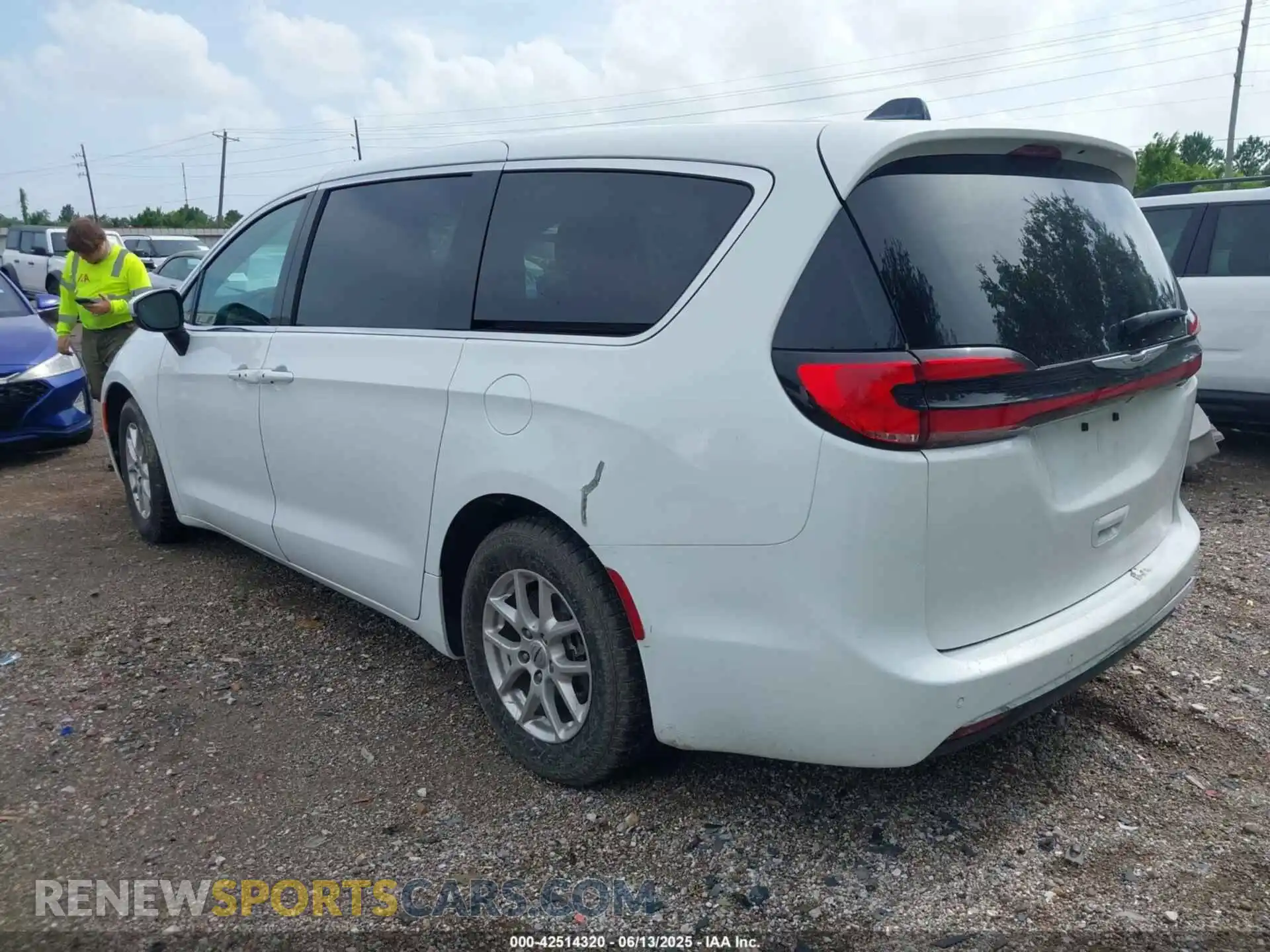 3 Photograph of a damaged car 2C4RC1BG8PR623851 CHRYSLER PACIFICA 2023