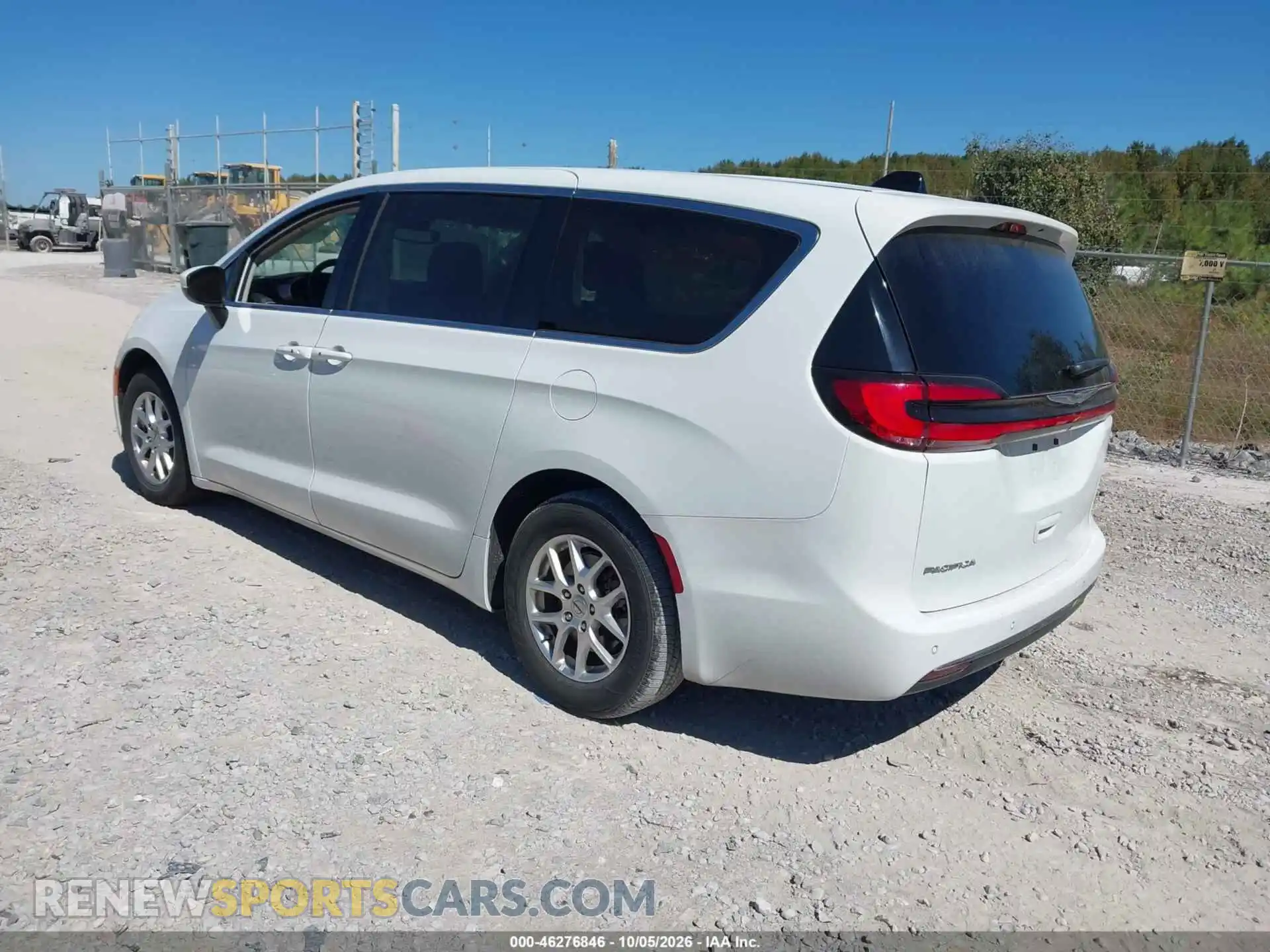 3 Фотография поврежденного автомобиля 2C4RC1BG9PR591167 CHRYSLER PACIFICA 2023