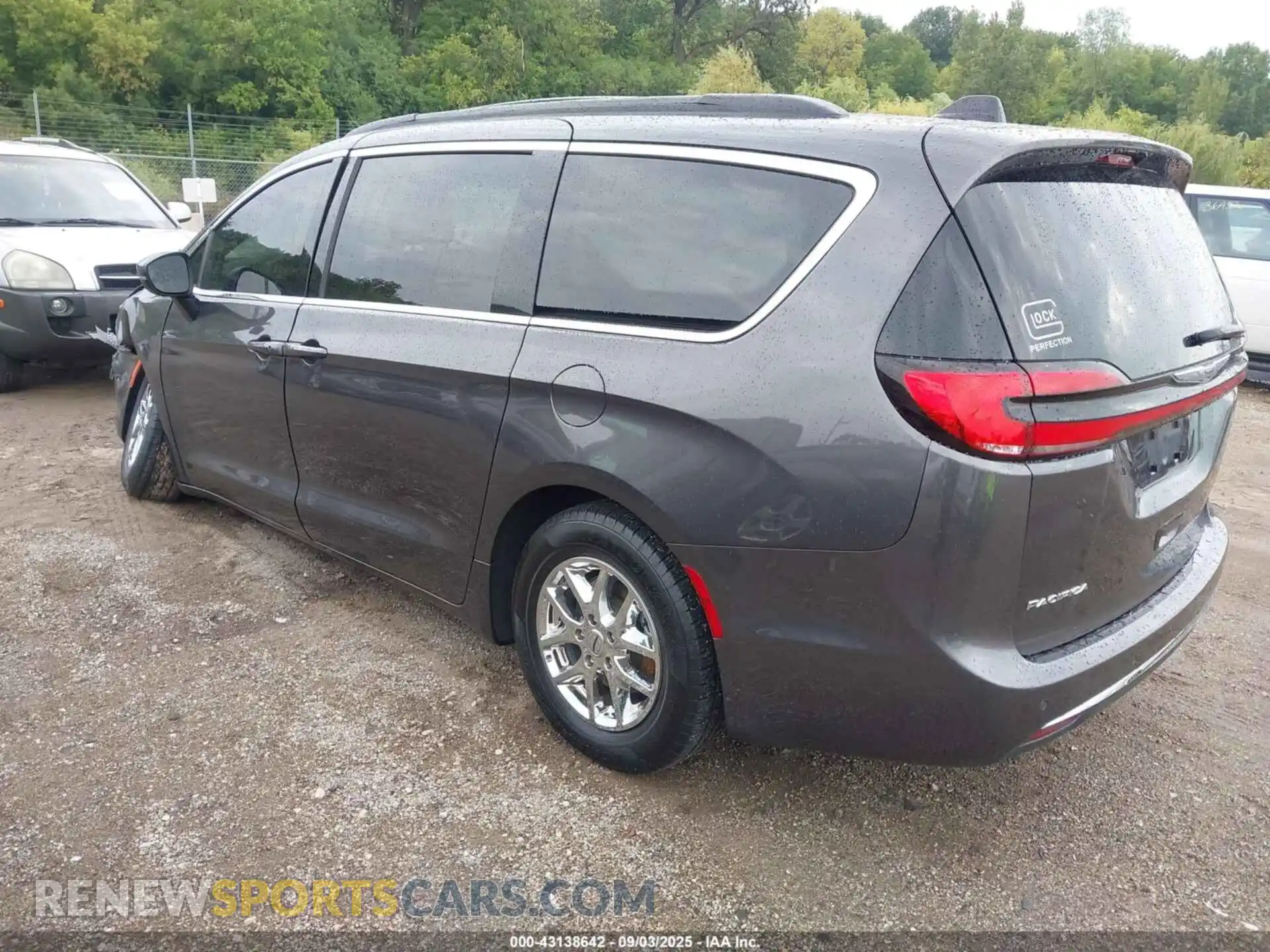 3 Photograph of a damaged car 2C4RC1BGXPR514694 CHRYSLER PACIFICA 2023