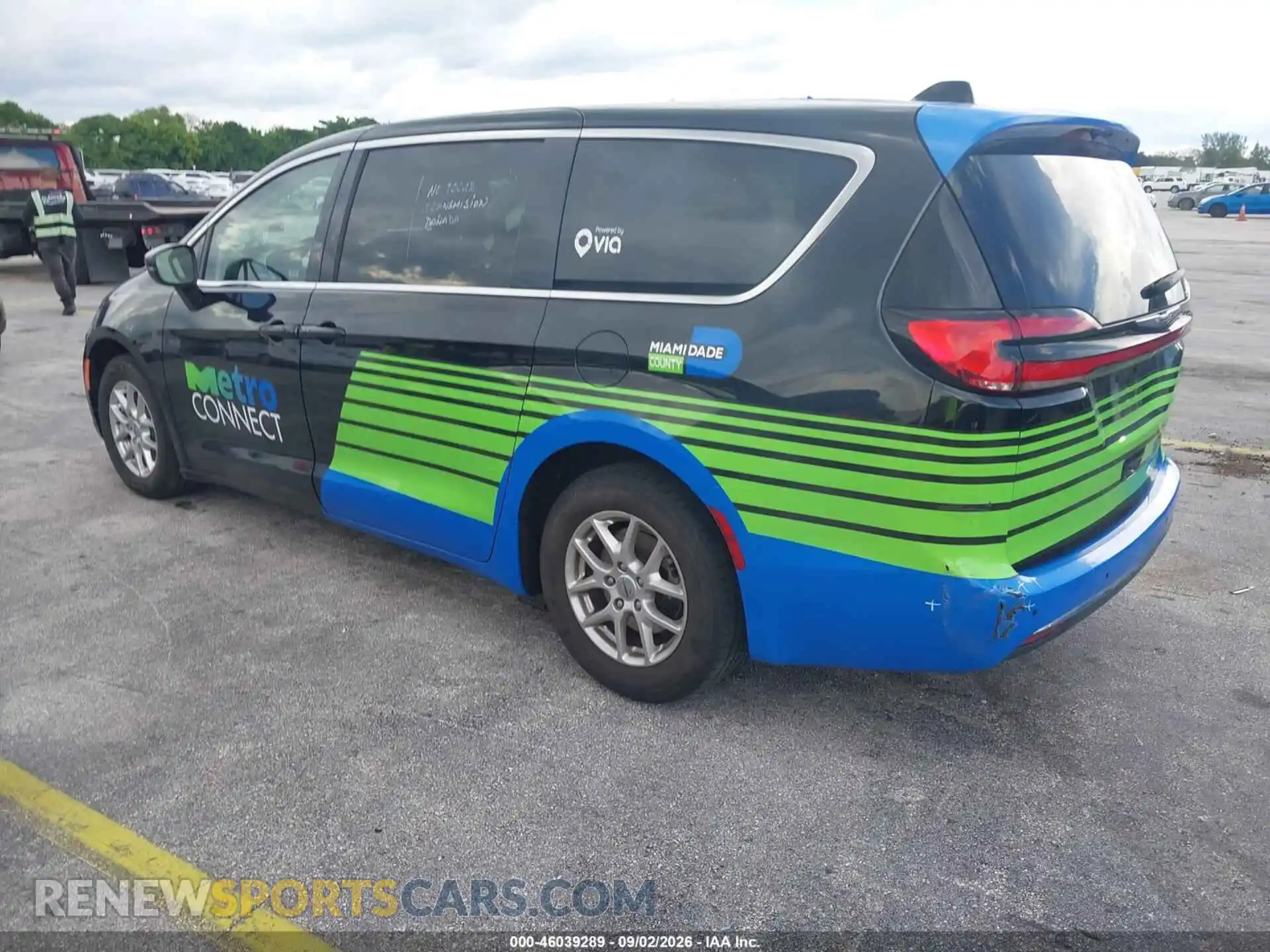 3 Photograph of a damaged car 2C4RC1BGXPR530555 CHRYSLER PACIFICA 2023