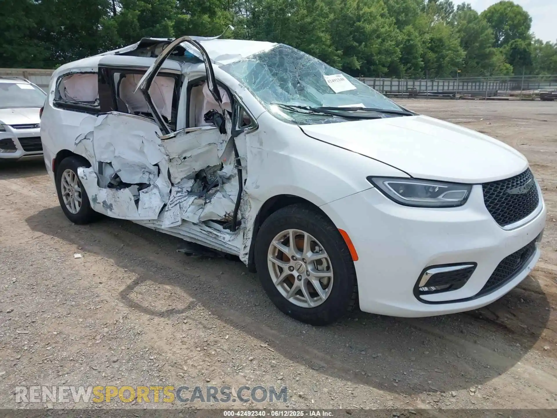 1 Photograph of a damaged car 2C4RC1BGXPR531396 CHRYSLER PACIFICA 2023