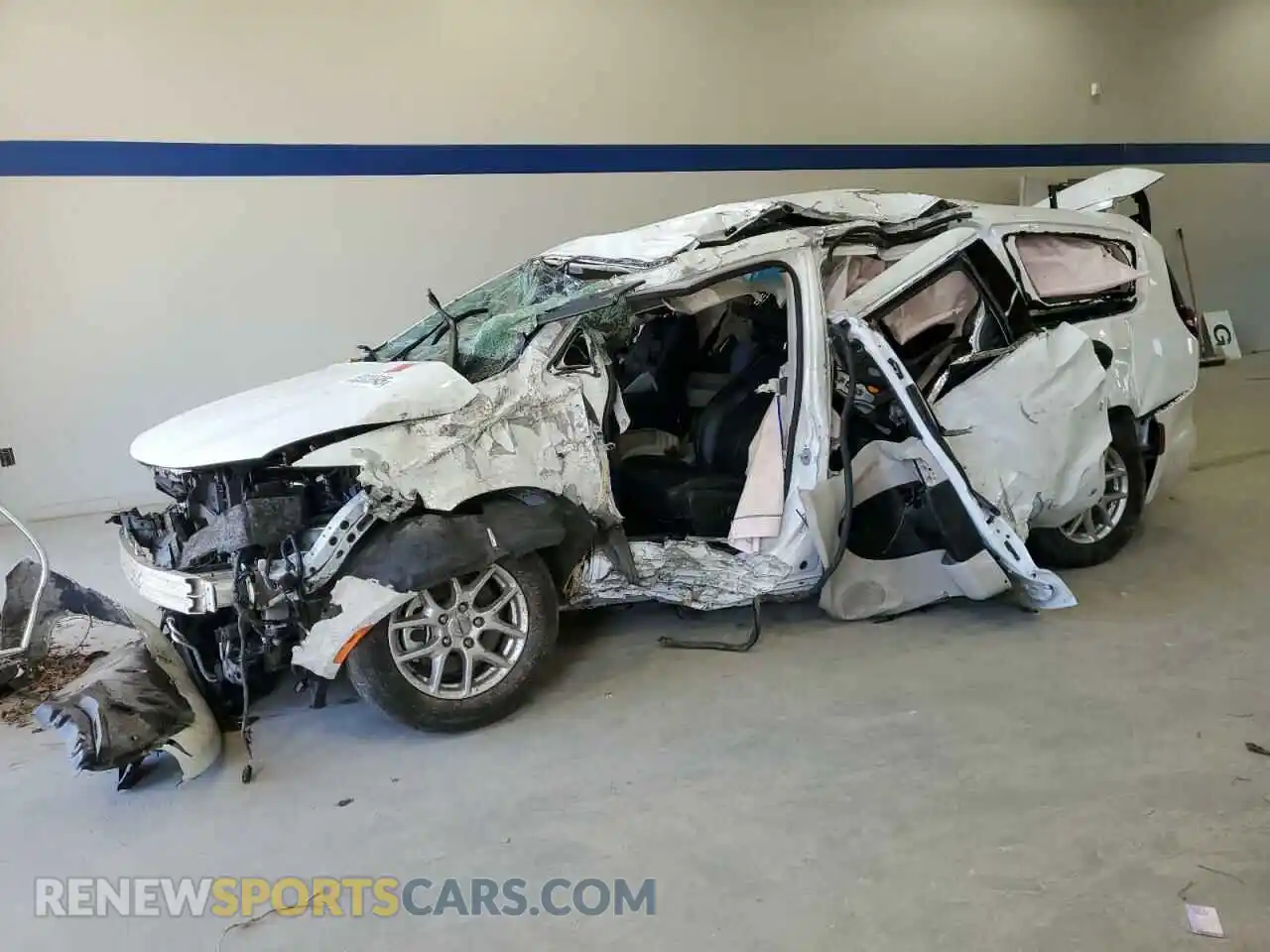 1 Photograph of a damaged car 2C4RC1BGXPR532242 CHRYSLER PACIFICA 2023