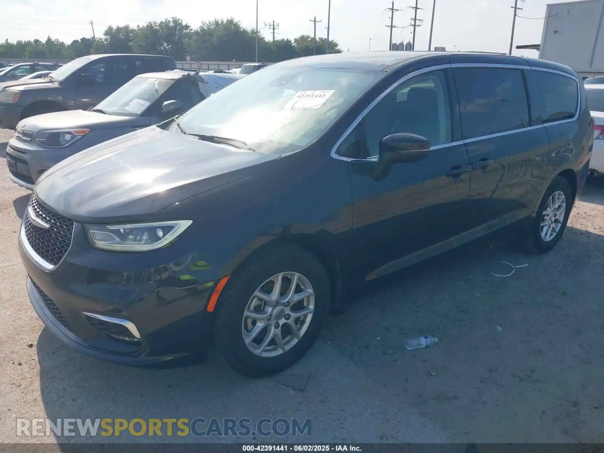 2 Photograph of a damaged car 2C4RC1BGXPR578198 CHRYSLER PACIFICA 2023