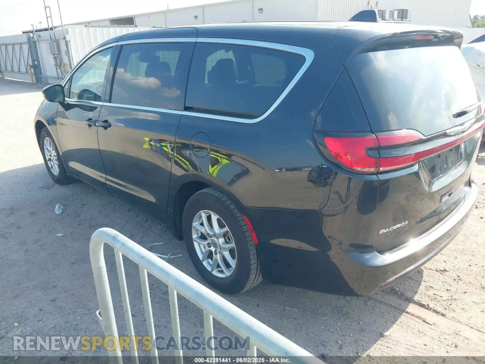 3 Photograph of a damaged car 2C4RC1BGXPR578198 CHRYSLER PACIFICA 2023